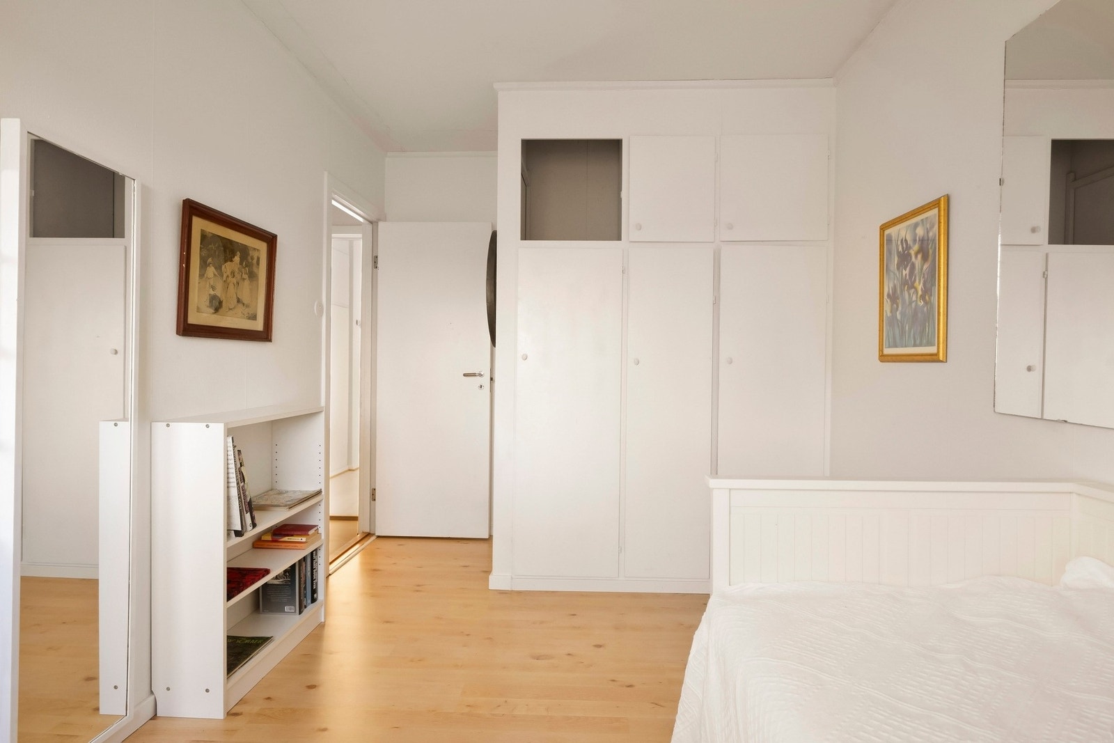 Stor innebygd garderobe Galleribilde