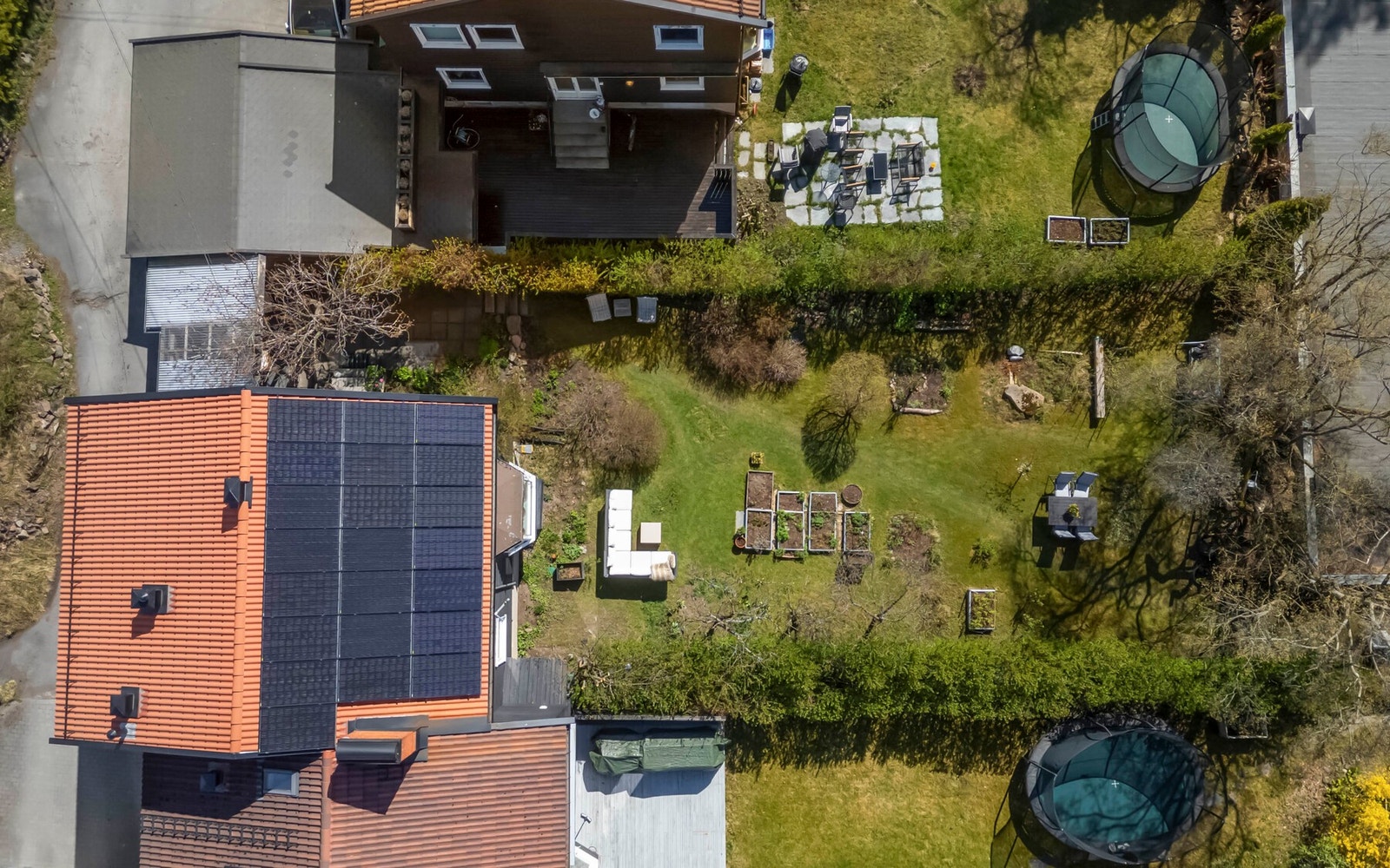 Det er installert solcellepaneler på taket for mer energieffektiv drift. Galleribilde