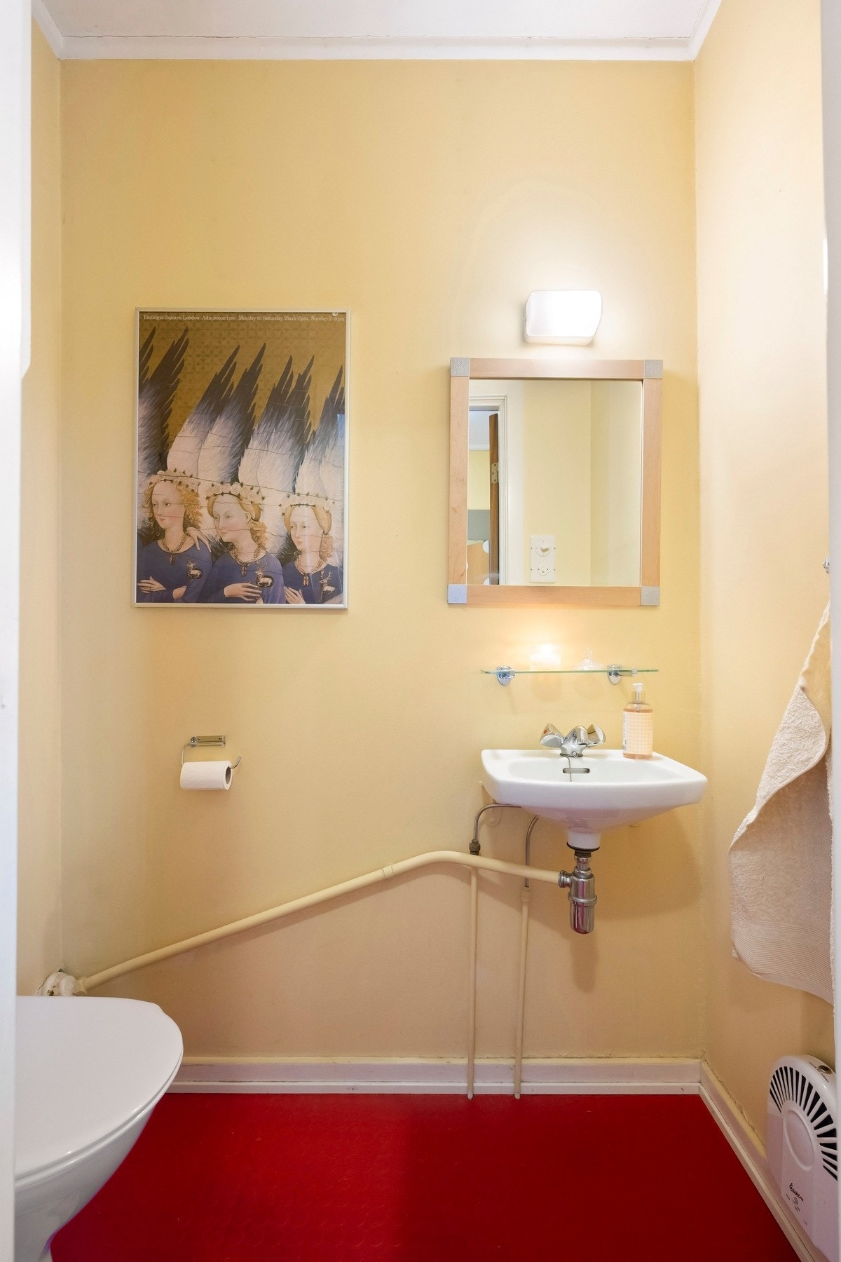 Gjestetoalett ved inngangen i 1.etasje. Galleribilde