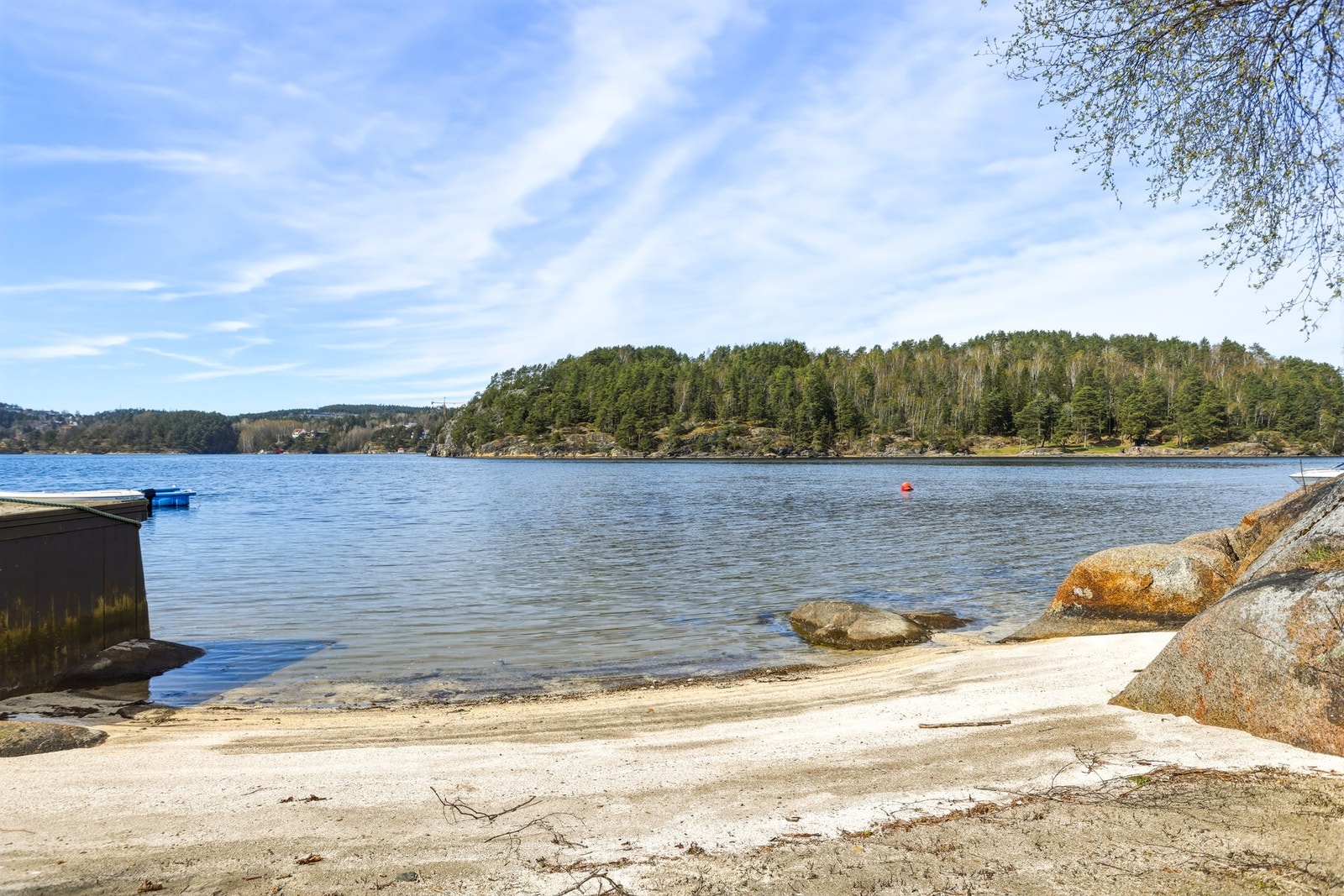 Sand, svaberg og sommeridyll. Galleribilde