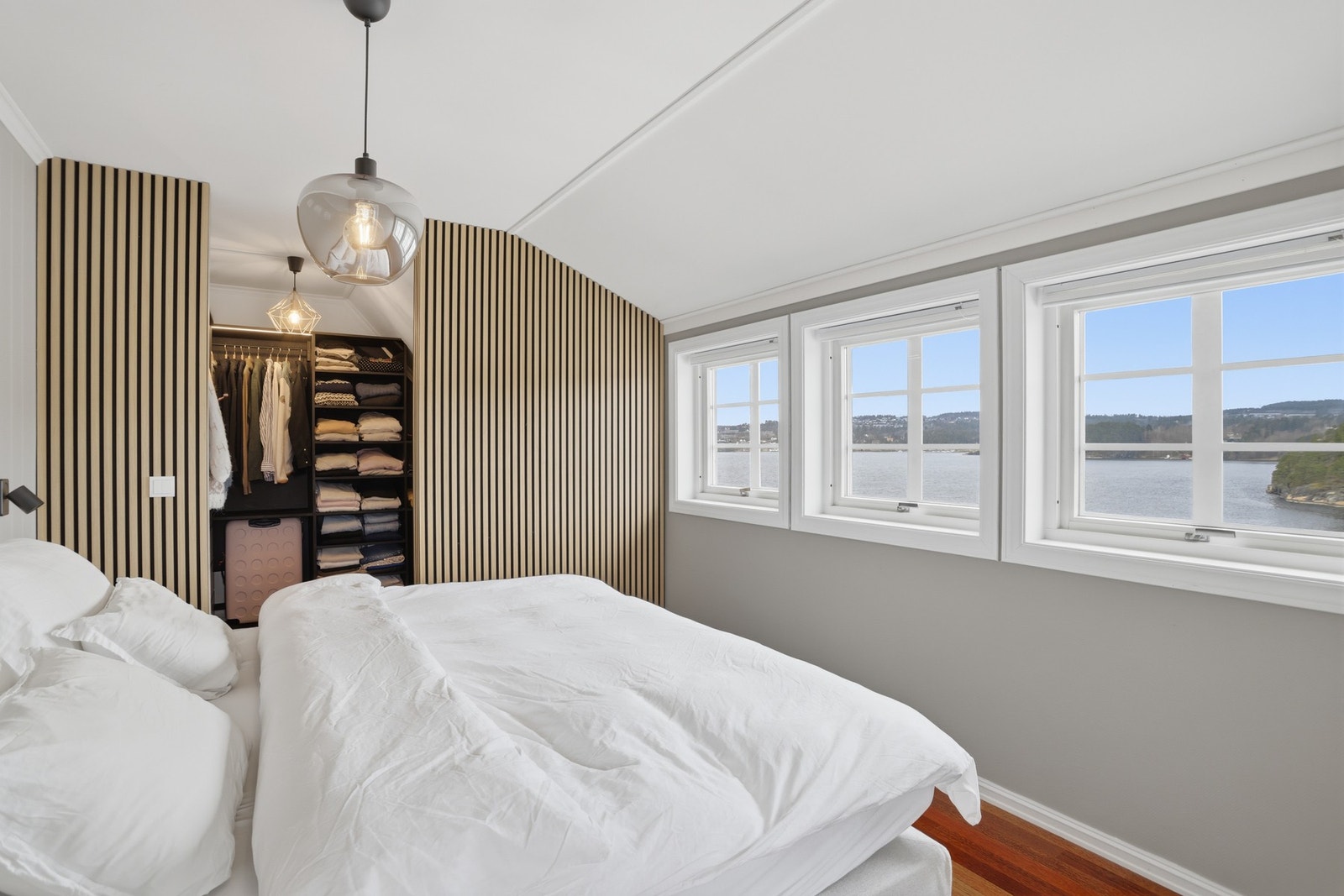 Soverom I med walk-in closet Galleribilde