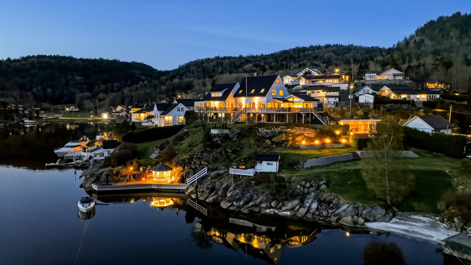 Stor eiendom beliggende i et rolig og naturskjønt område. Galleribilde
