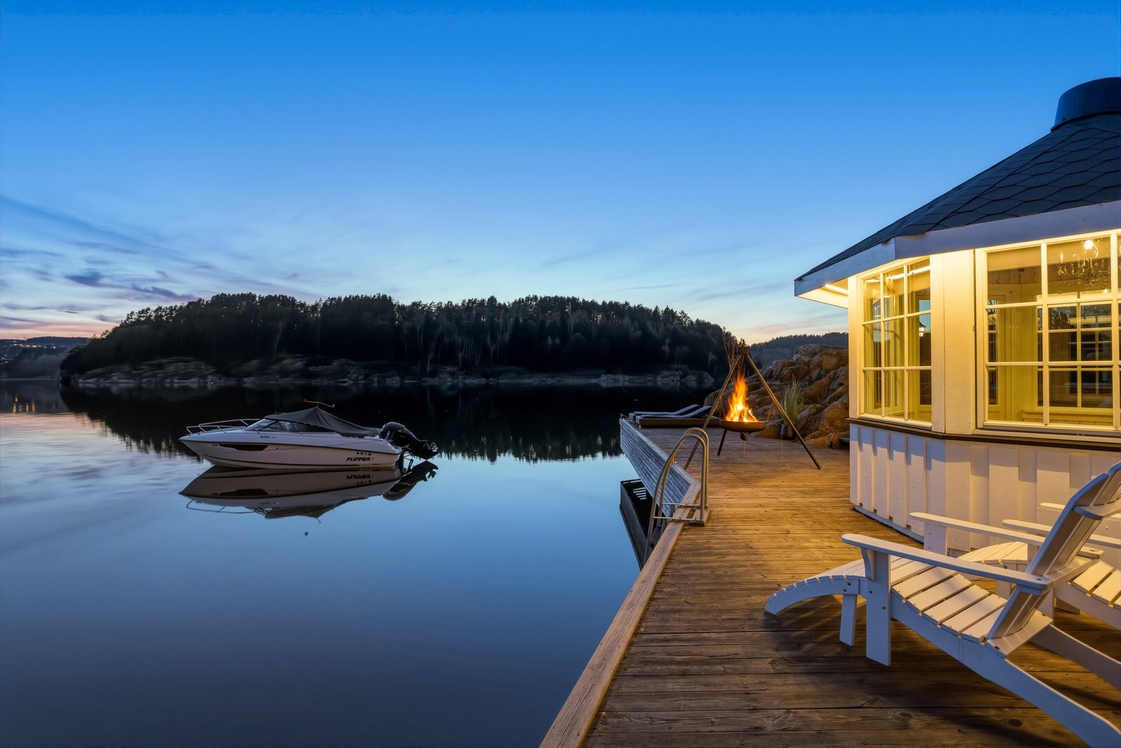 Fantastisk brygge med lysthus Galleribilde