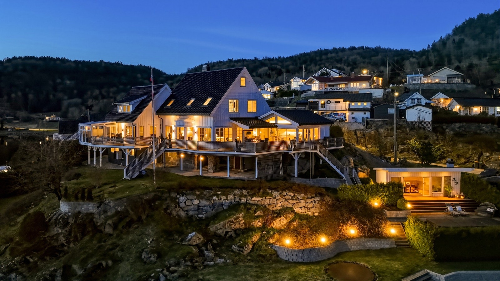PrivatMegleren v/Morten Kvelland har gleden av å presentere Bergsbygdavegen 185 A og B Galleribilde