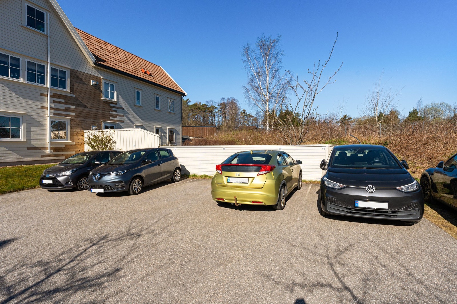 - Fast parkeringsplass tilhørende leiligheten - Galleribilde