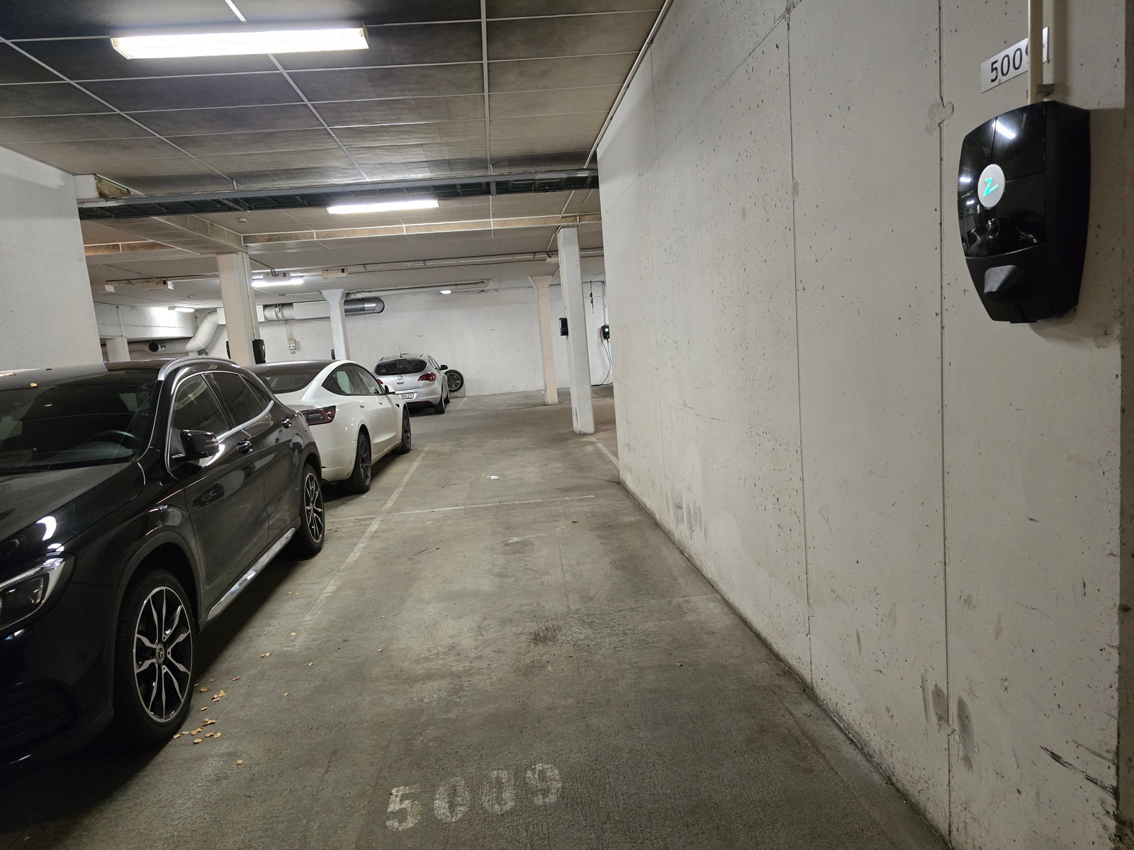 Garasje med elbil lader kan leies ekstra om ønskelig Galleribilde