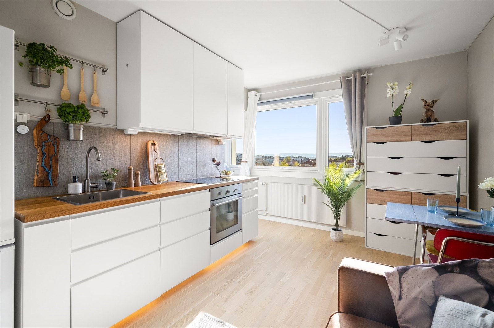 Krogsveen v/ Nhut Nam Huynh har gleden av å presentere Teisenveien 43! Galleribilde