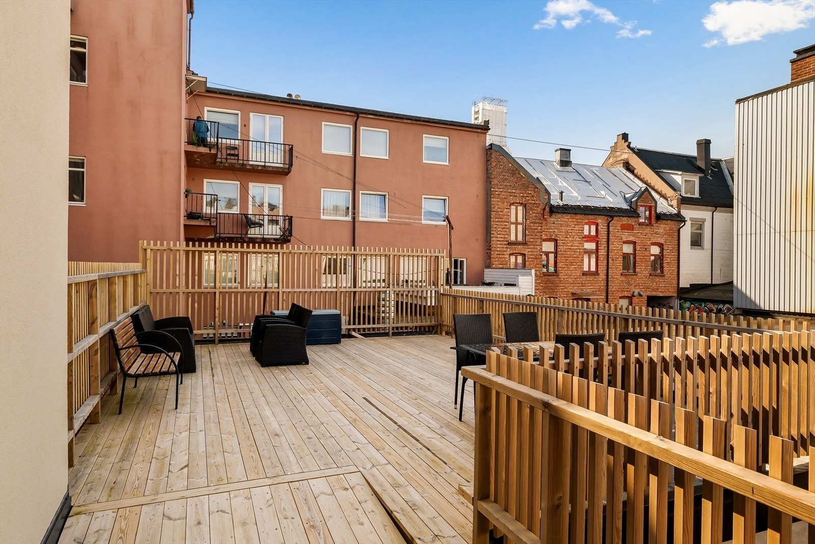 Stor felles takterrasse for de 5 leilighetene i bygget Galleribilde