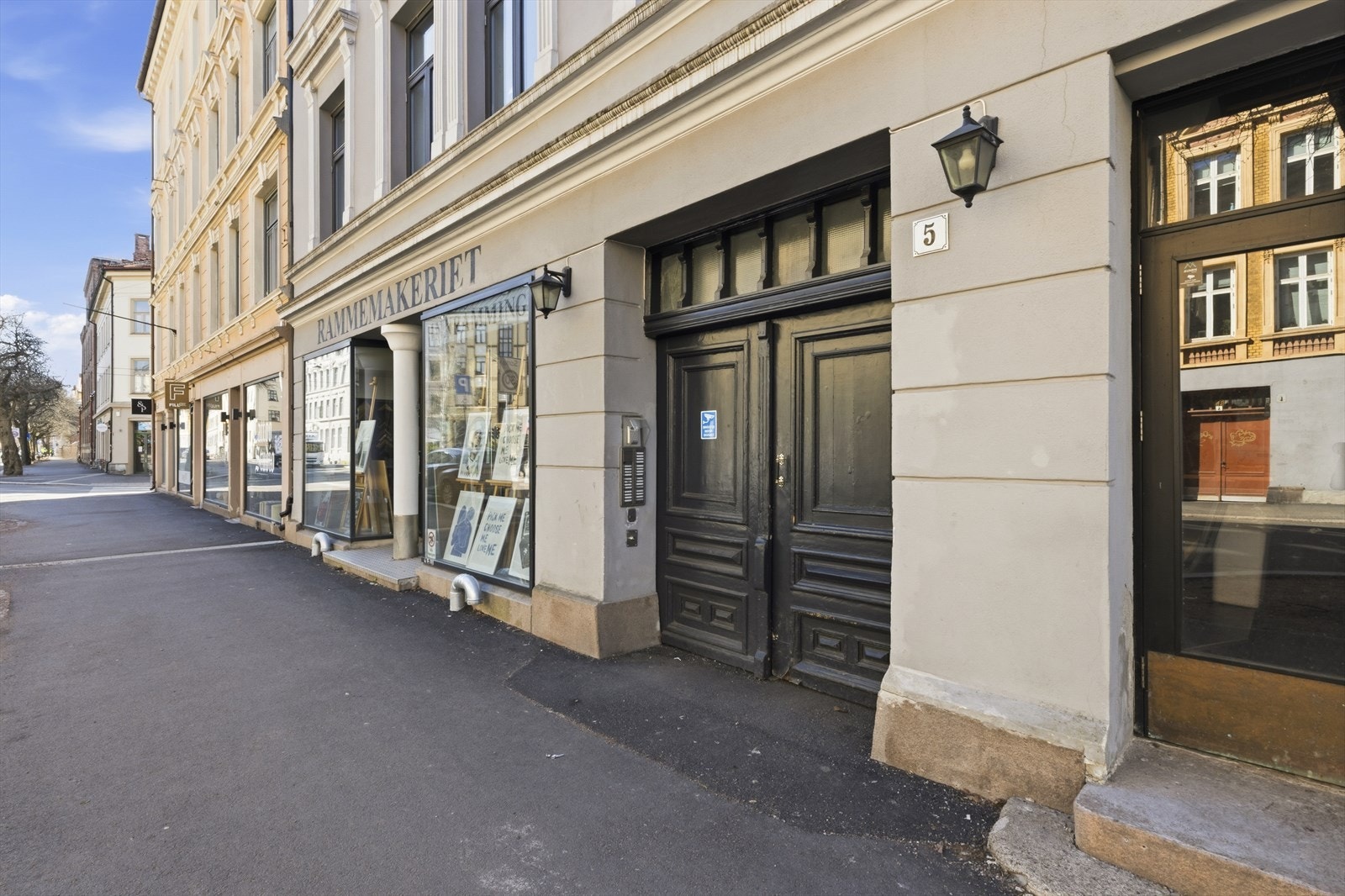 Byggets inngangsparti. Galleribilde