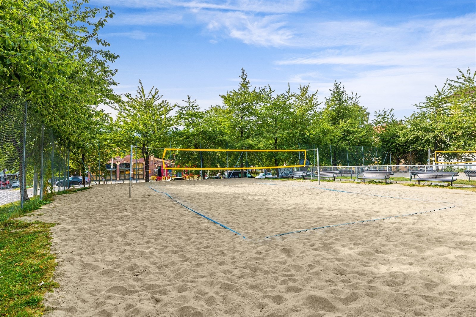 Like ved finner du en volleyballbane der det er enkelt å være aktiv og sosial. Galleribilde