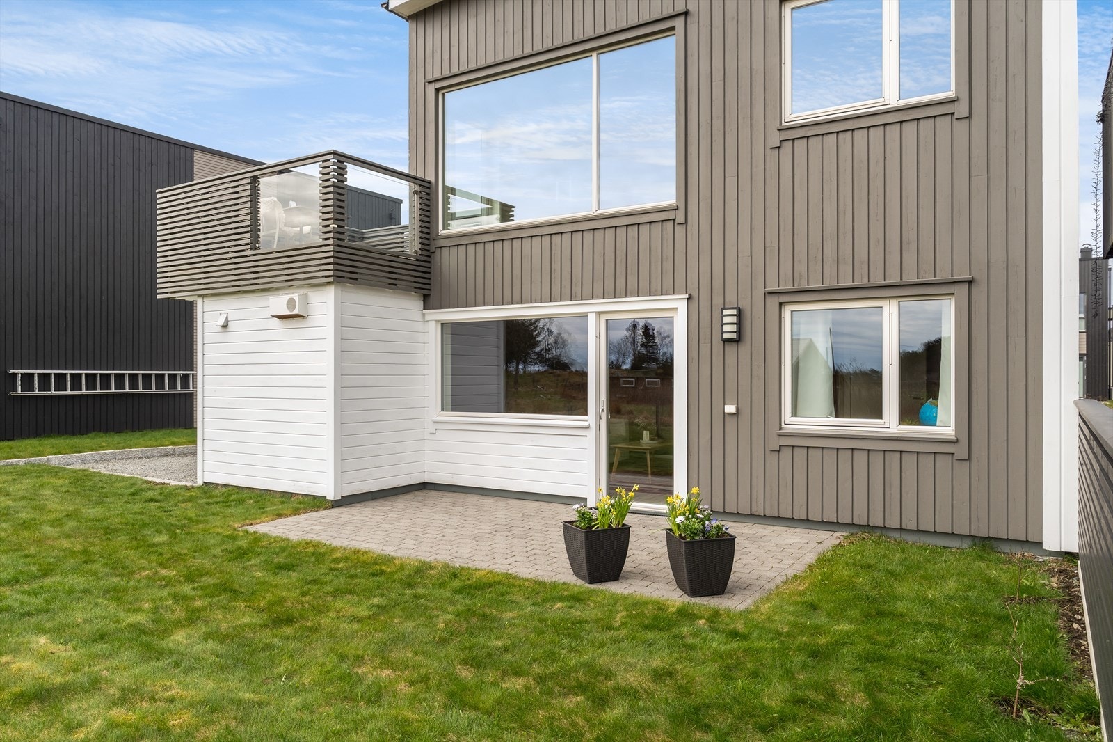 Utearealene egner seg godt for uteaktiviteter, planter m.m. Galleribilde