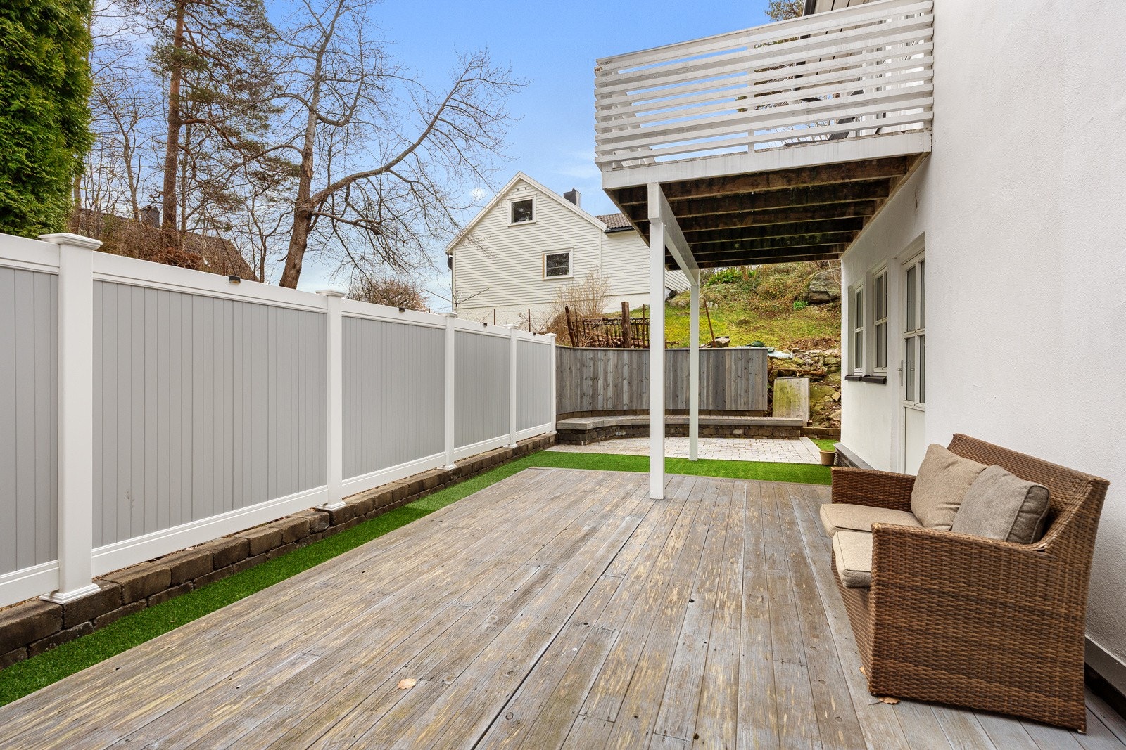 Stor skjermet terrasse med god plass Galleribilde