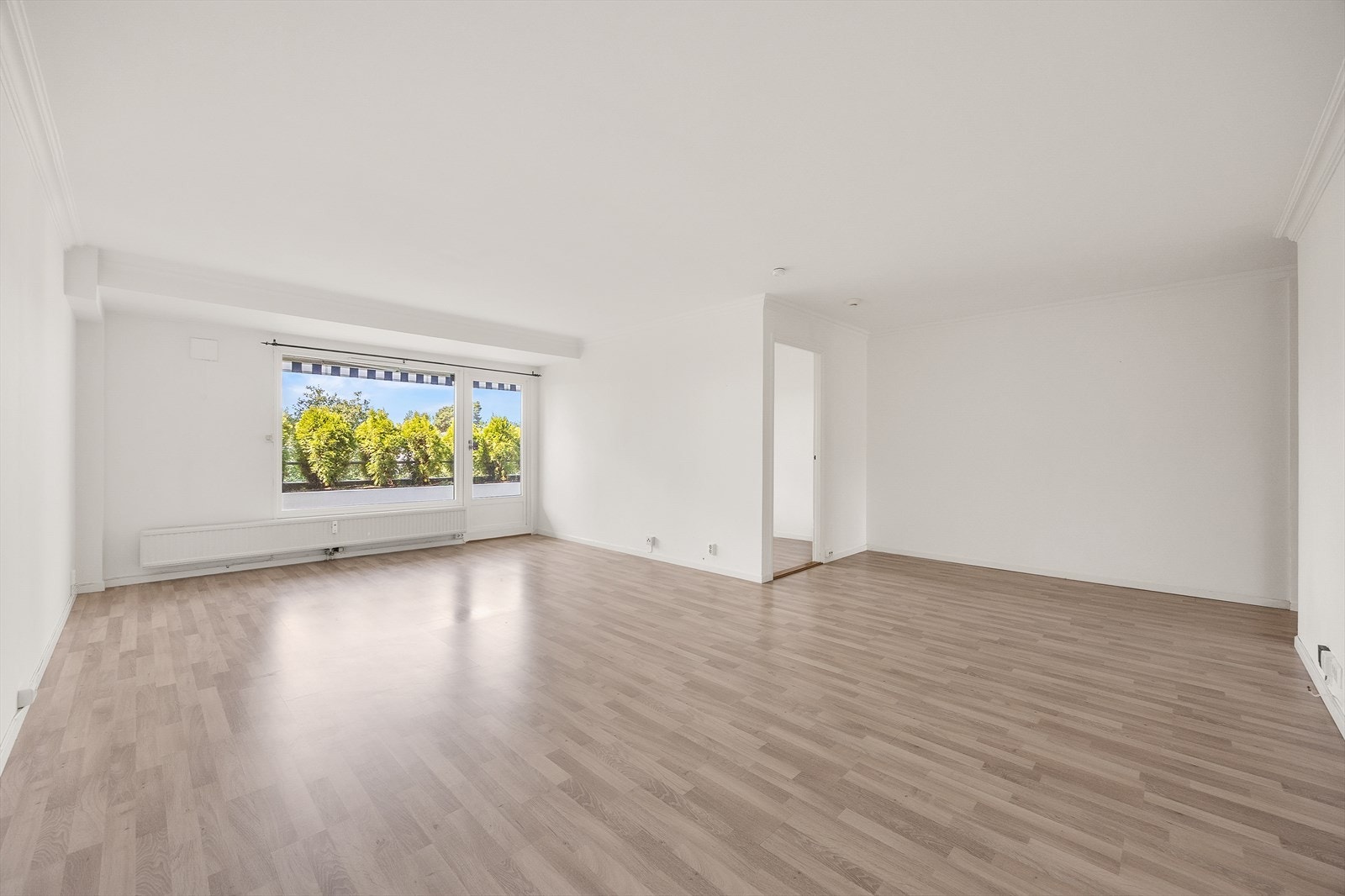 Oppvarming skjer via radiatorer tilknyttet felles fjernvarmeanlegg, som er inkludert i felleskostnadene. Galleribilde