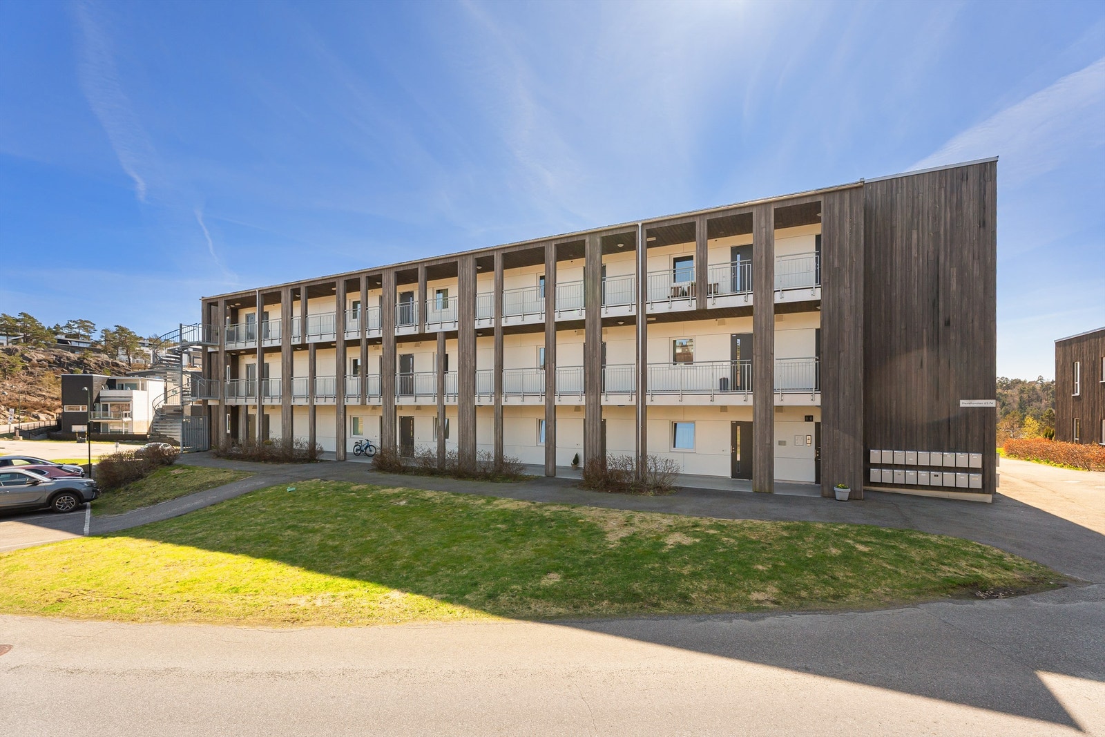 Inngangsparti. Galleribilde