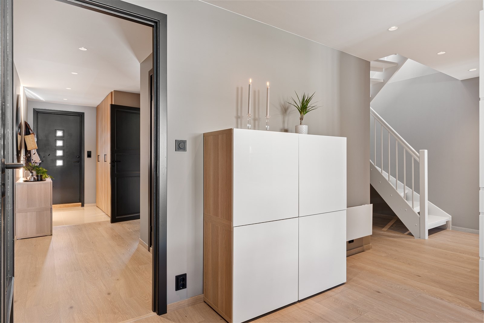 - Parkering på sameiets felles tomt med lademulighet - Galleribilde