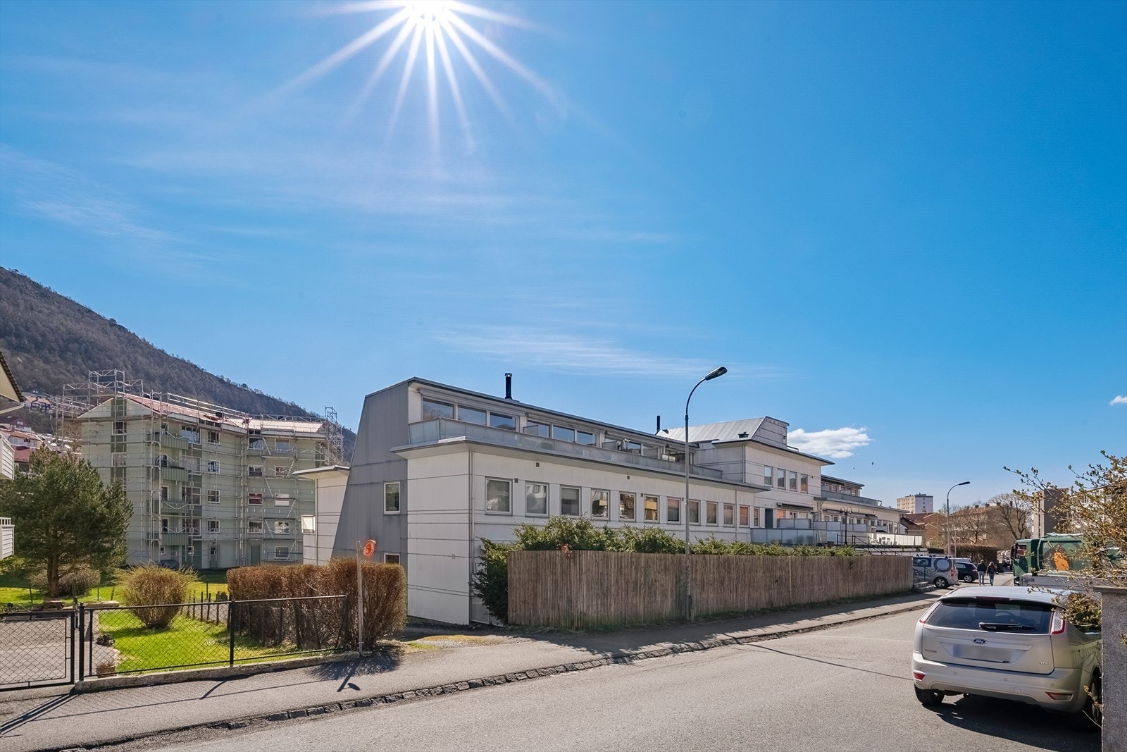 - Omtrent 7 minutters gange til Sletten Senter med et godt utvalg av butikker og servicetilbud, samt bybanestopp - Galleribilde