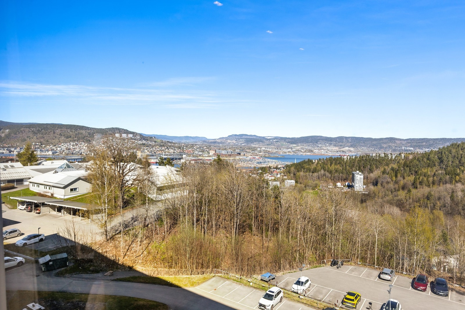 Det er flott utsikt mot Drammensfjorden fra stua Galleribilde