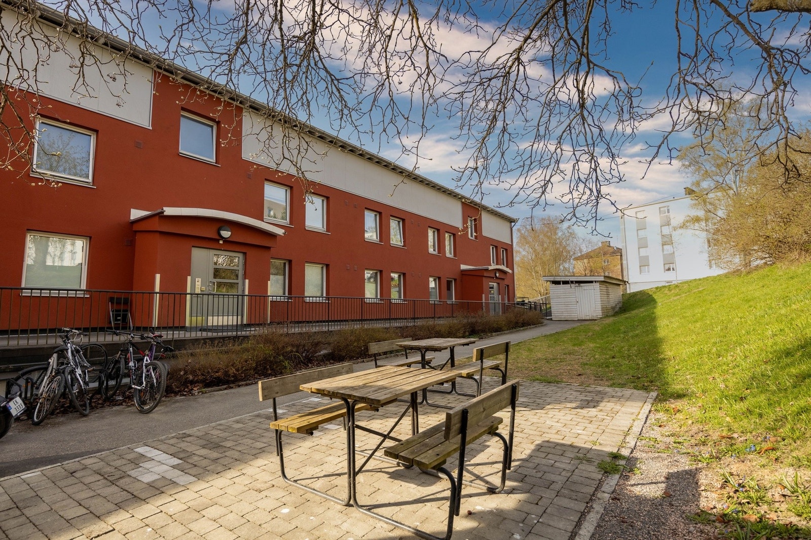 Pent opparbeidede fellesområder i sameiet. Galleribilde