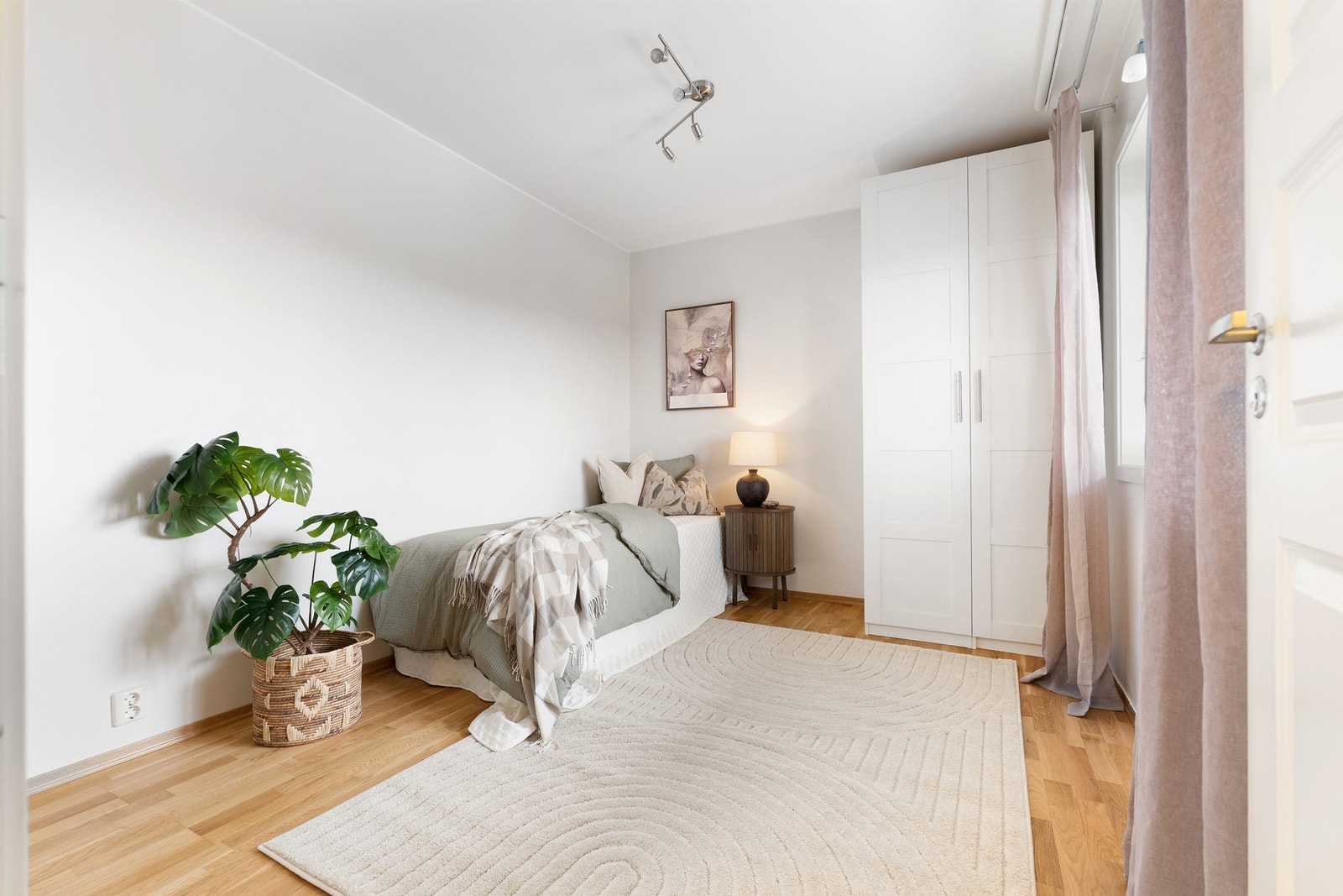 Soverom to på 10 m². Galleribilde
