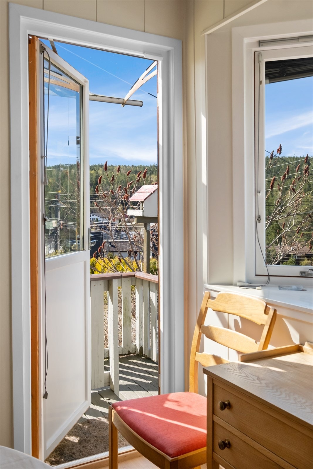 Her kommer du ut til terrasse som vender mot sørvest. Galleribilde