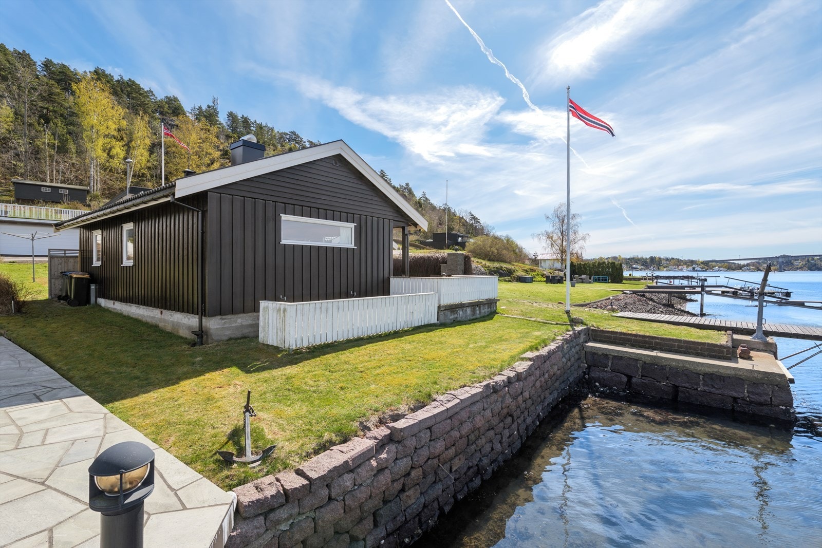 Plenområdet rundt hytta er lettstelt og enkelt å vedlikeholde Galleribilde