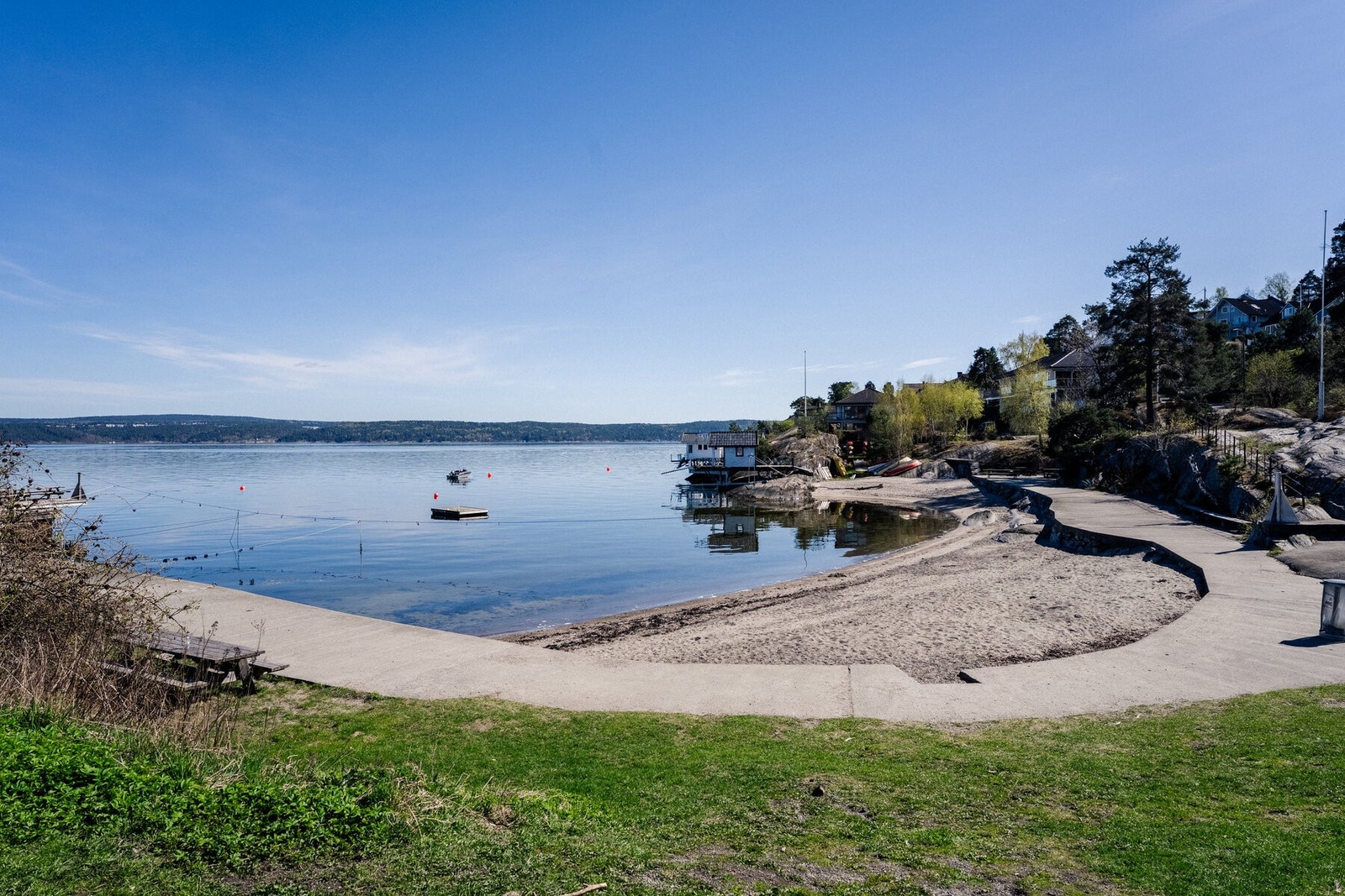 Rett over veien har du Hellvik strand! Galleribilde