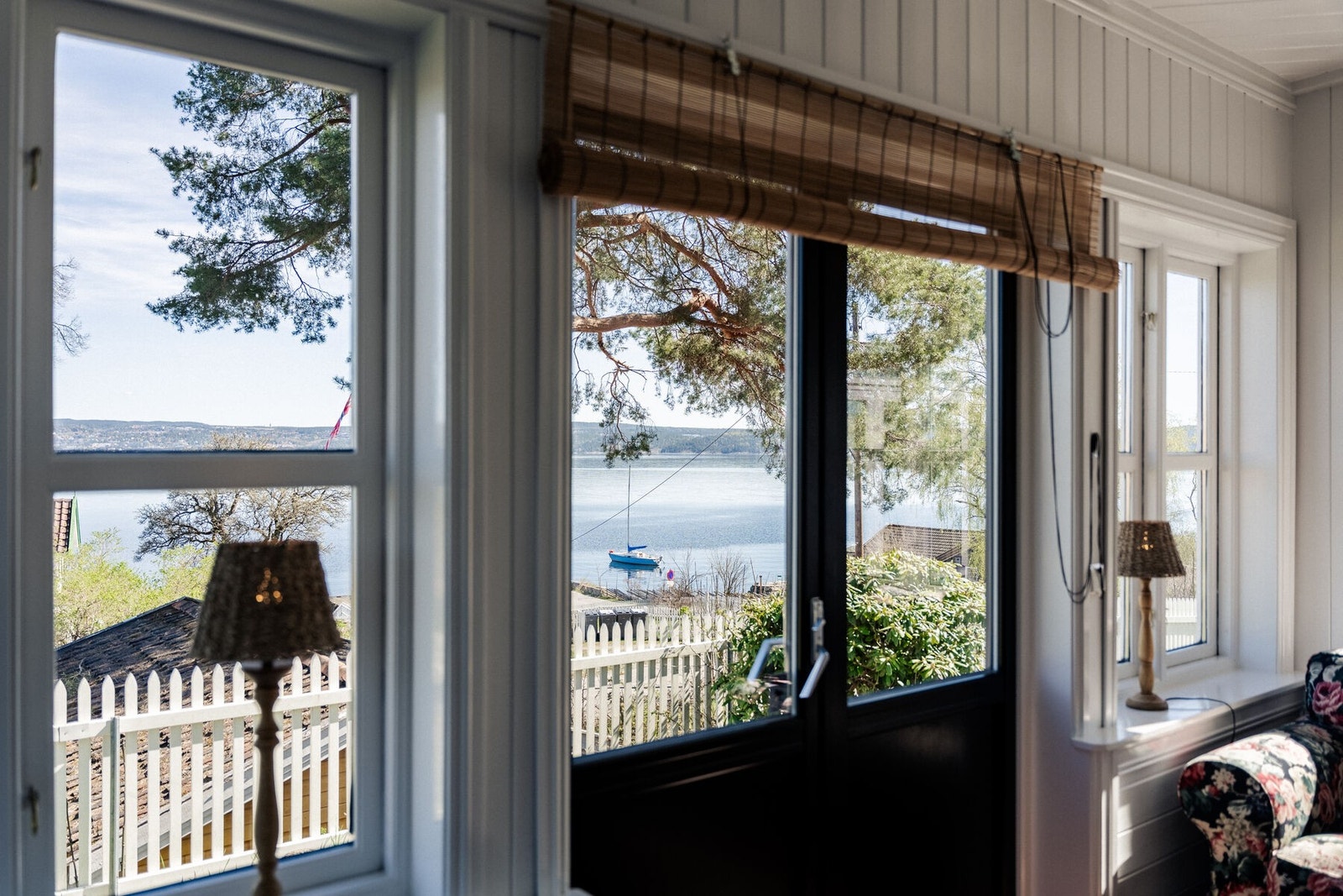 Utsikt mot Hellvik brygge og Oslofjorden er den udiskutable hovedrollen. Galleribilde