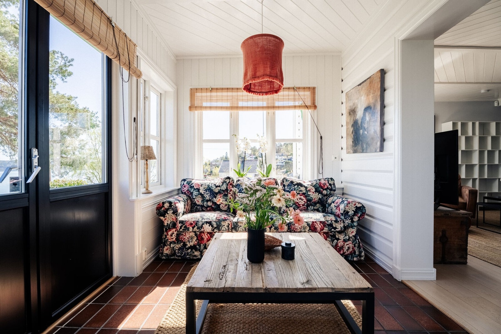 Herfra er det direkte utgang til terrassen på ca. 48 m². Galleribilde