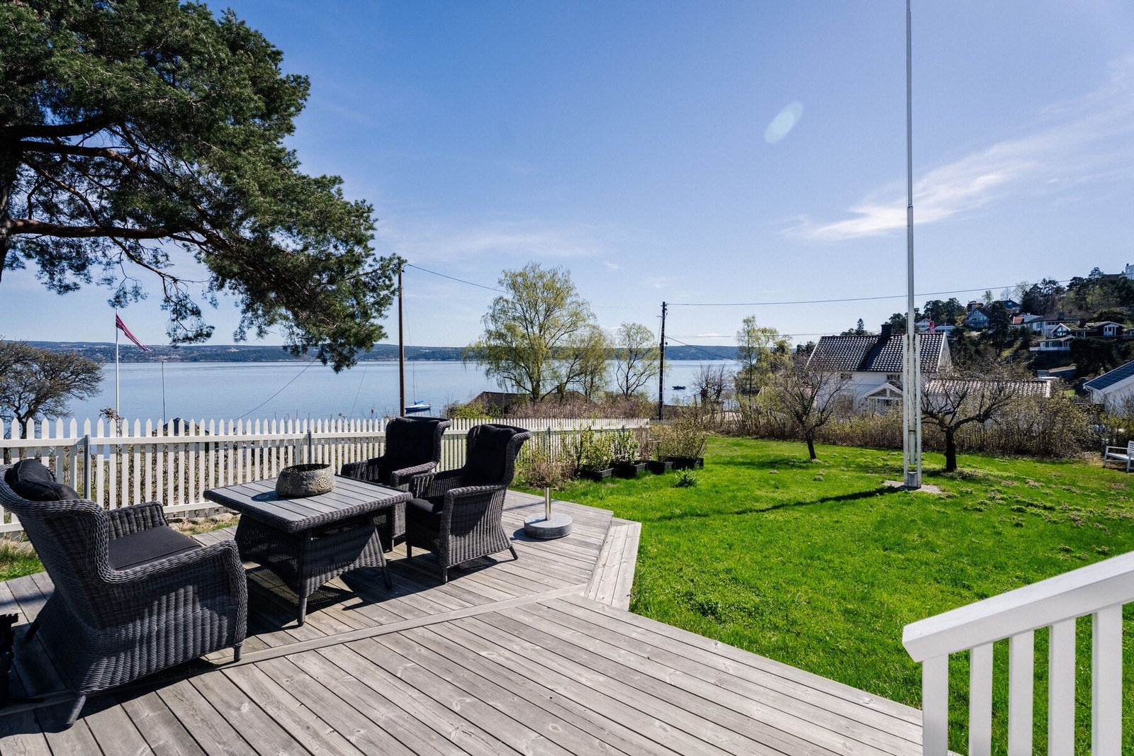Villa Sjøbris - Særegen bolig fra 1909 med anneks, tinglyst strandrett og bøyeplass. Galleribilde