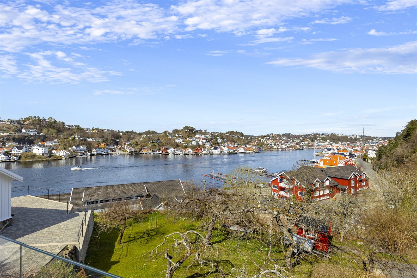 Romslig hagetomt i idylliske omgivelser på Hisøy. Galleribilde