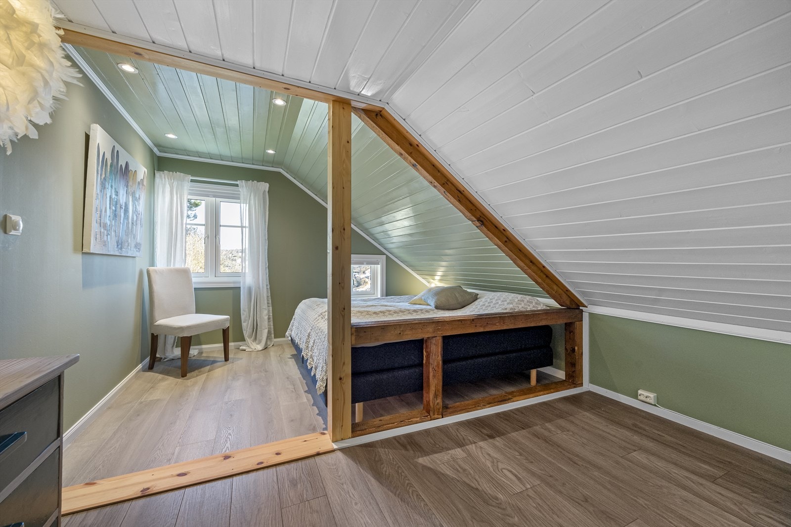 Loftsetasje med totalt 3 soverom. Galleribilde