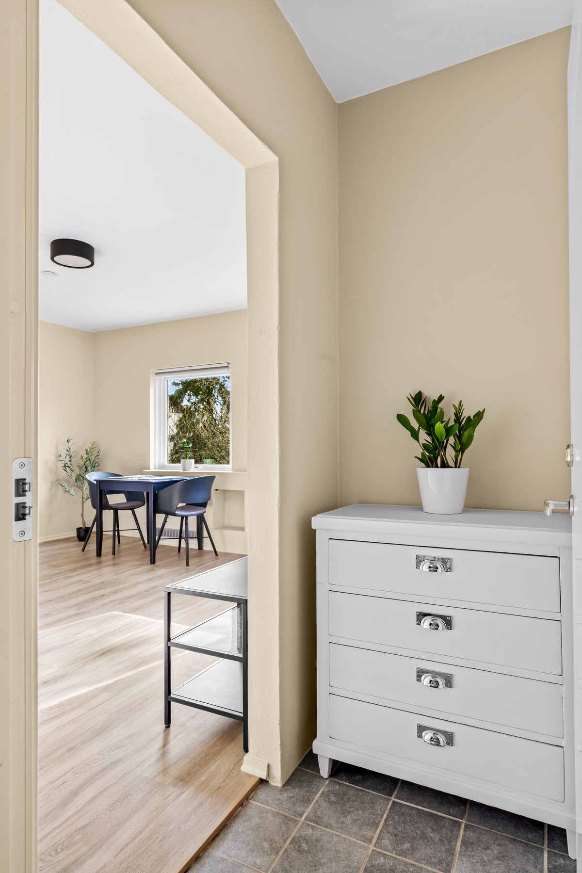 Entré med adkomst til alle rom i boligen. Galleribilde