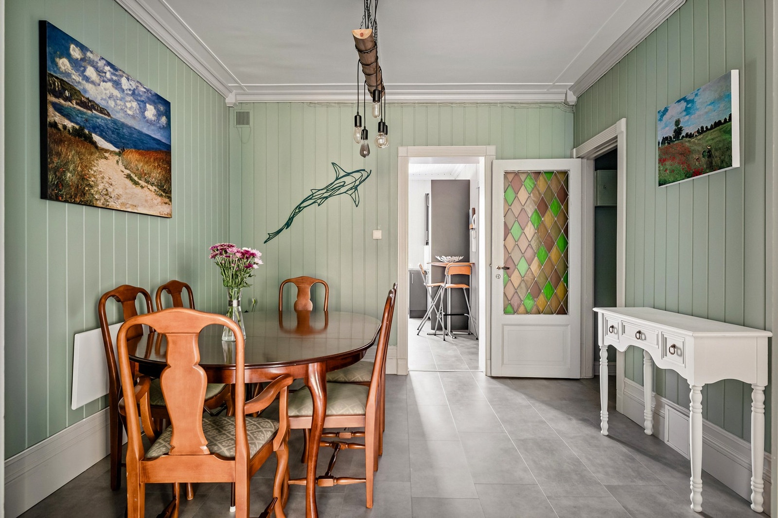 Her er det god plass til spisebord, og alle gjestene kan samles rundt hyggelig måltider Galleribilde