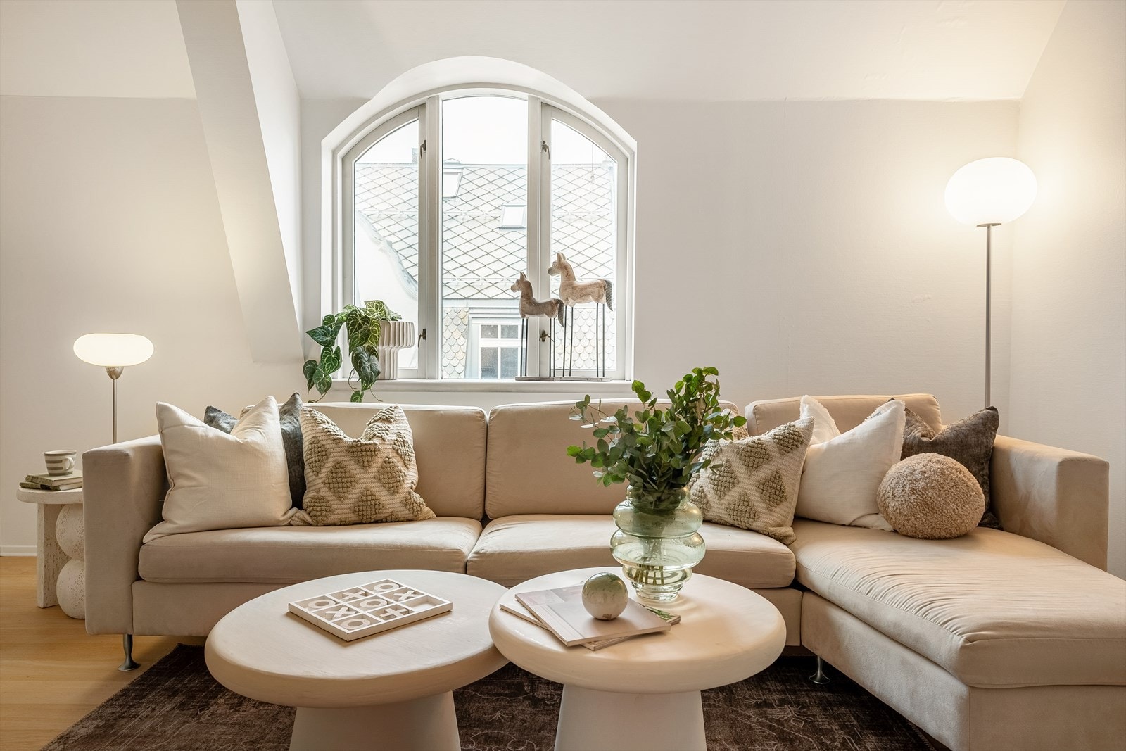 Unik og stilfull toppleilighet med flotte detaljer - To balkonger - To soverom Galleribilde