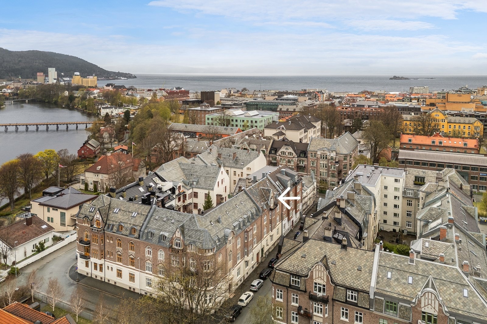 Kalvskinnet er fra historien kjent som stedet hvor slaget mellom kong Sverre og Erling Skakke sto i 1179. Galleribilde