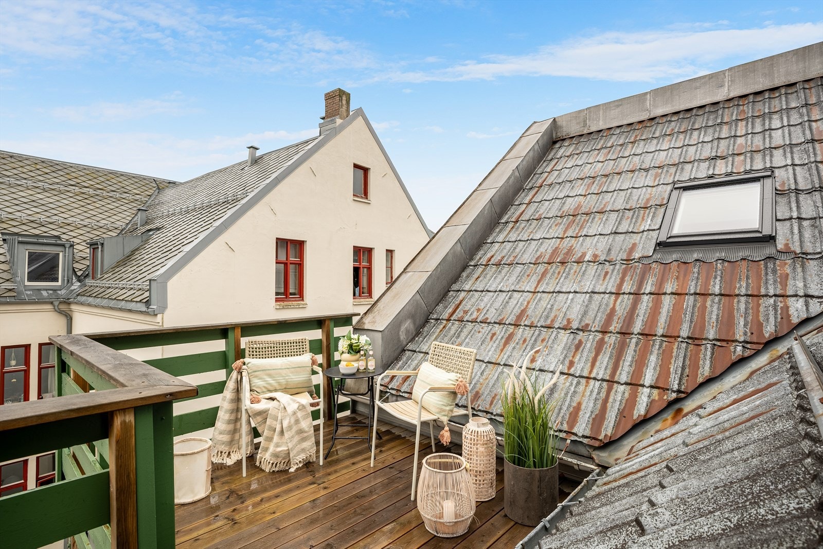 Balkongen fra soverommet har kveldssol. Galleribilde