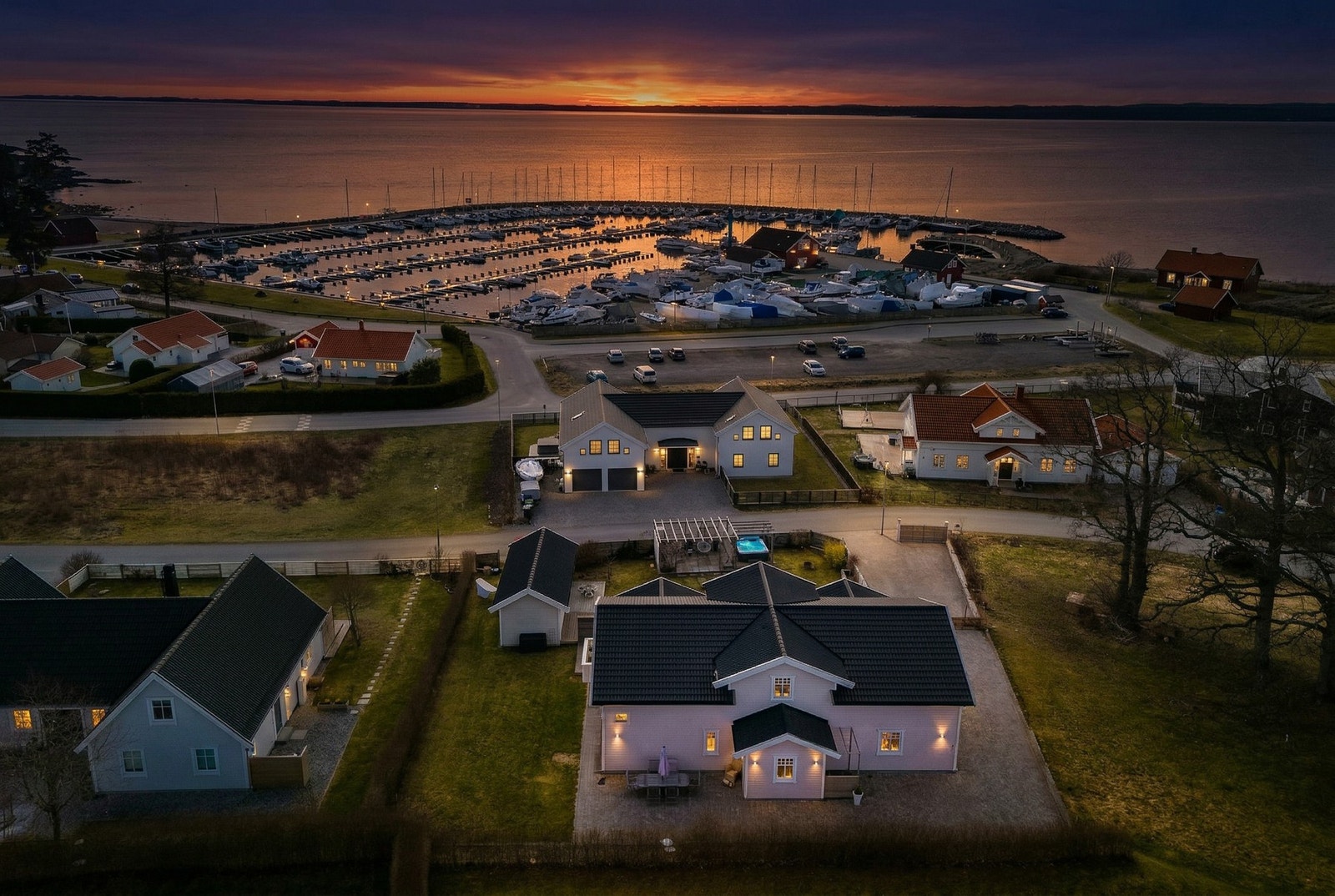 Alt i alt byr eiendommen på et svært funksjonelt og trivelig uteområde med god plass til både hverdagsliv og selskapeligheter. Galleribilde