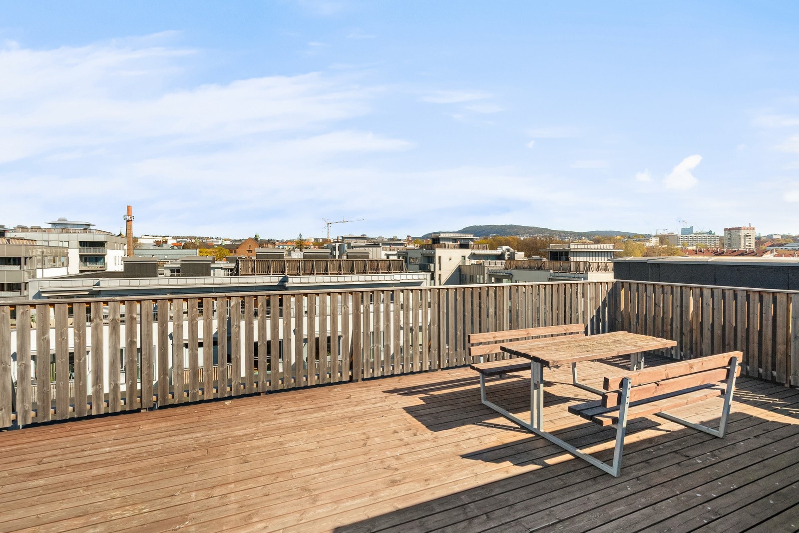 Felles takterrasse med panoramautsikt over Oslo. Galleribilde