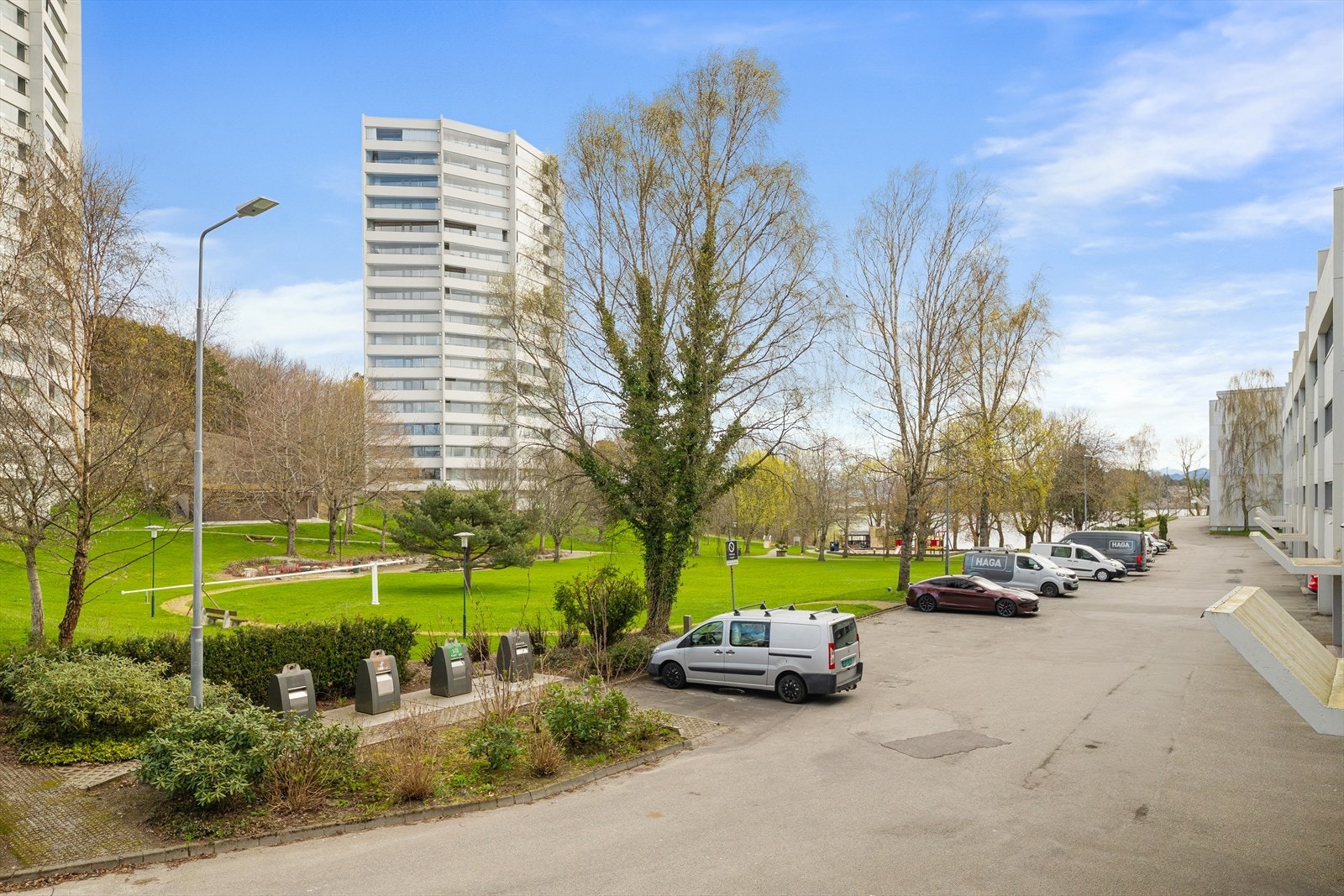 Borettslaget Rosenli er et veletablert og rolig boligområde med store, felles grøntarealer. Galleribilde
