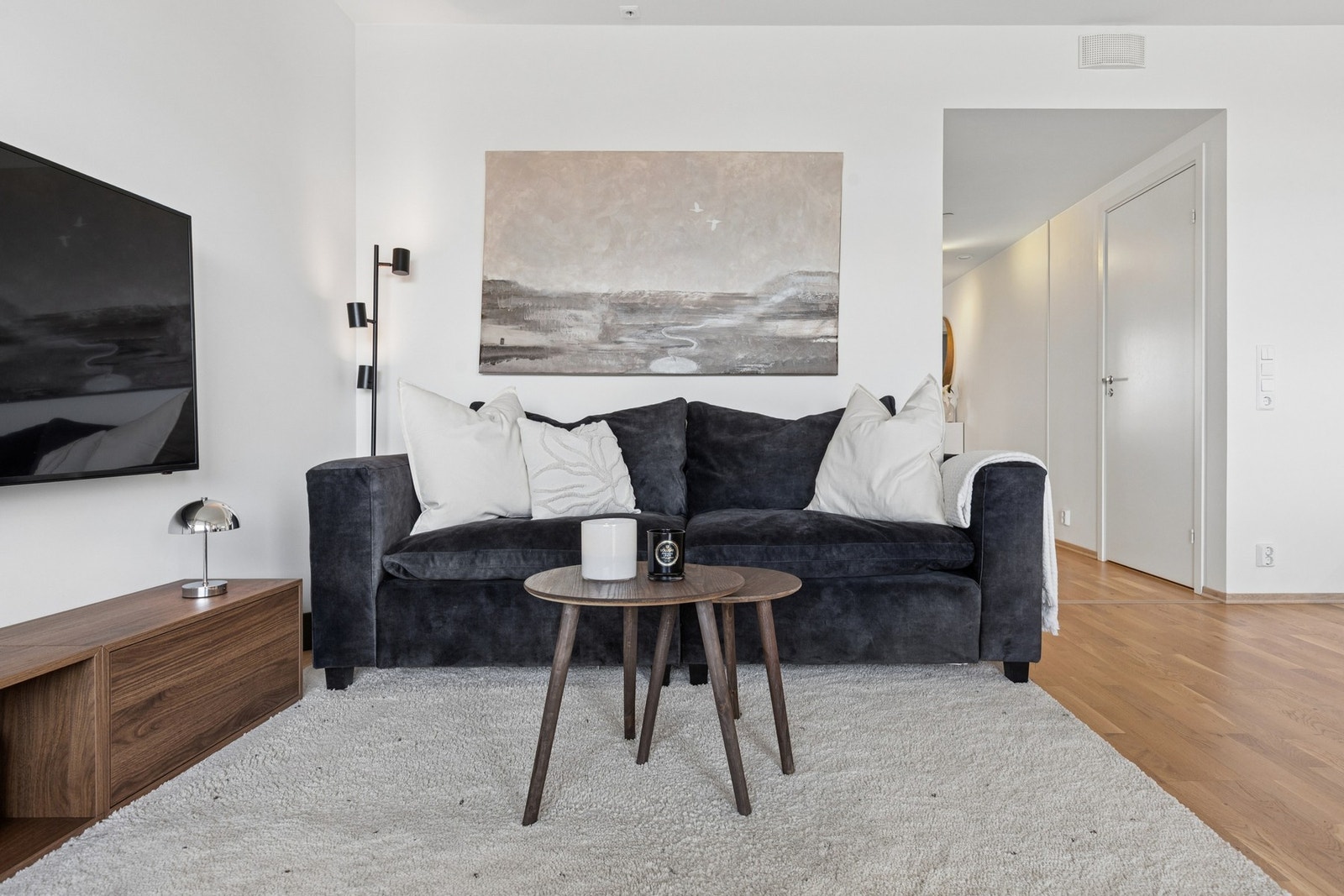 Stuen er lys og romslig. Galleribilde