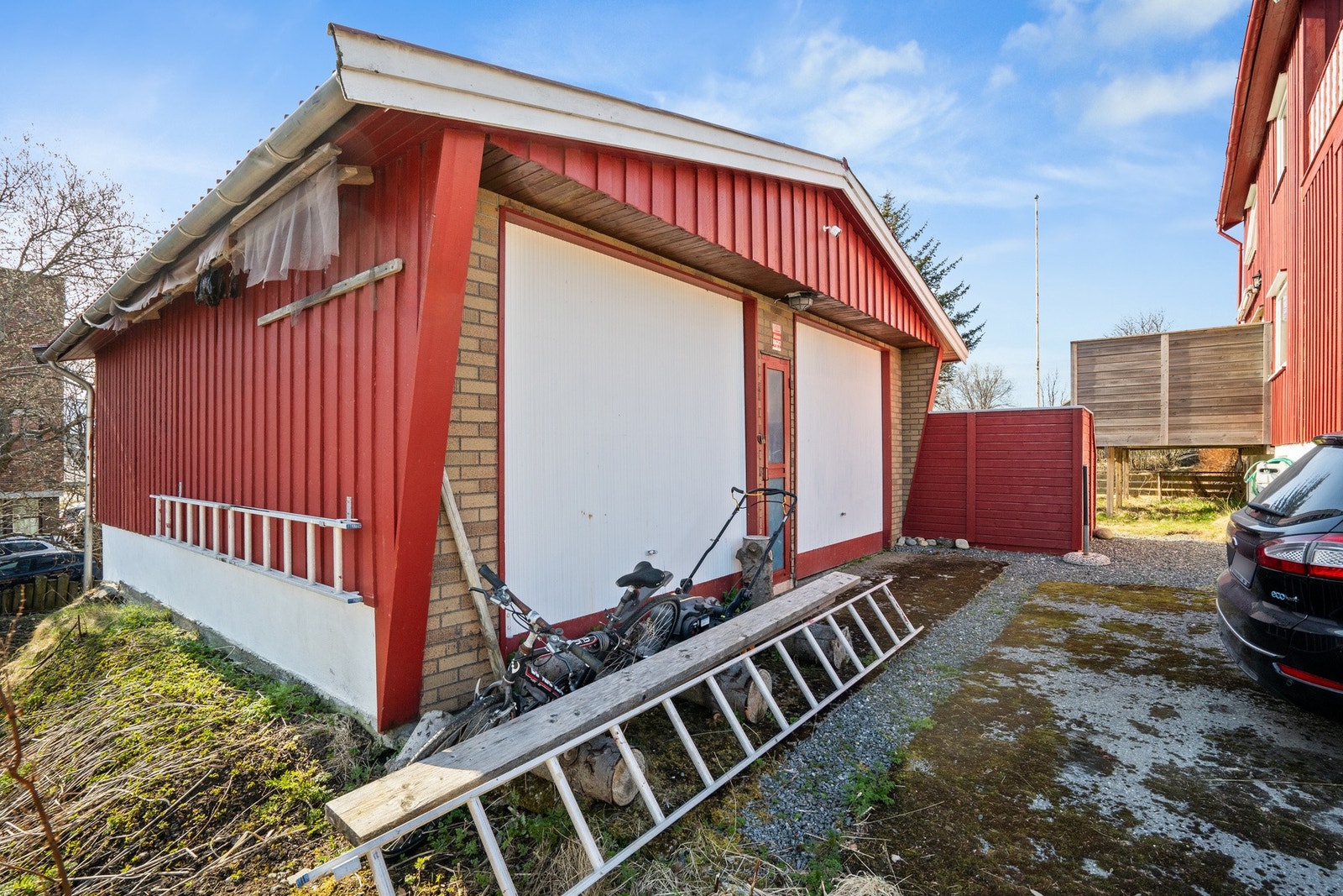 Lofoten er et eldorado for alle som er glad i friluftsliv med muligheter for sykling, klatring, padling, skiløyper m.m. Galleribilde