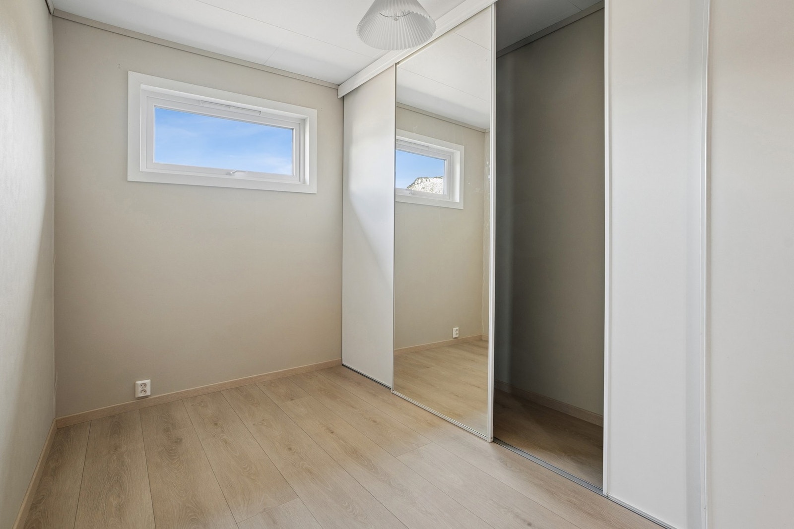 - Soverom 2 i hovedetasjen måler ca. 9 m² - Galleribilde
