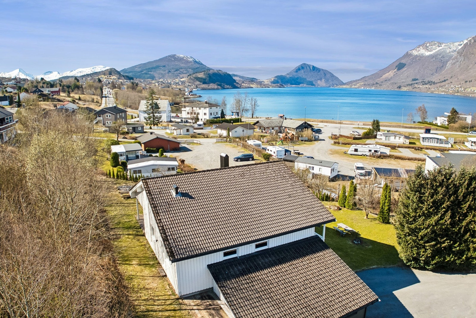 - Dronefoto av eiendommen - Galleribilde