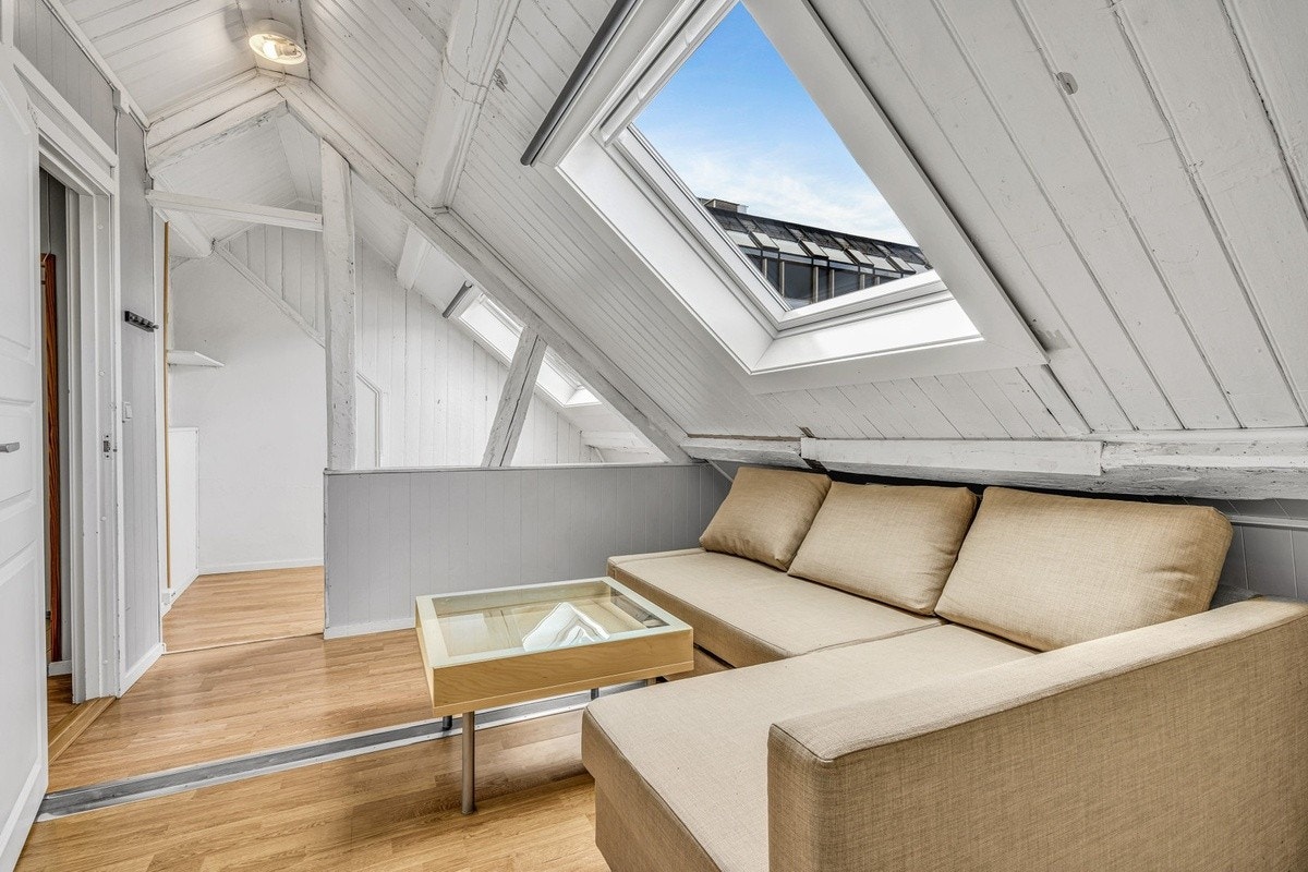 Soverom 5 og 6 har helt nye takvinduer i det rustikke rommet Galleribilde