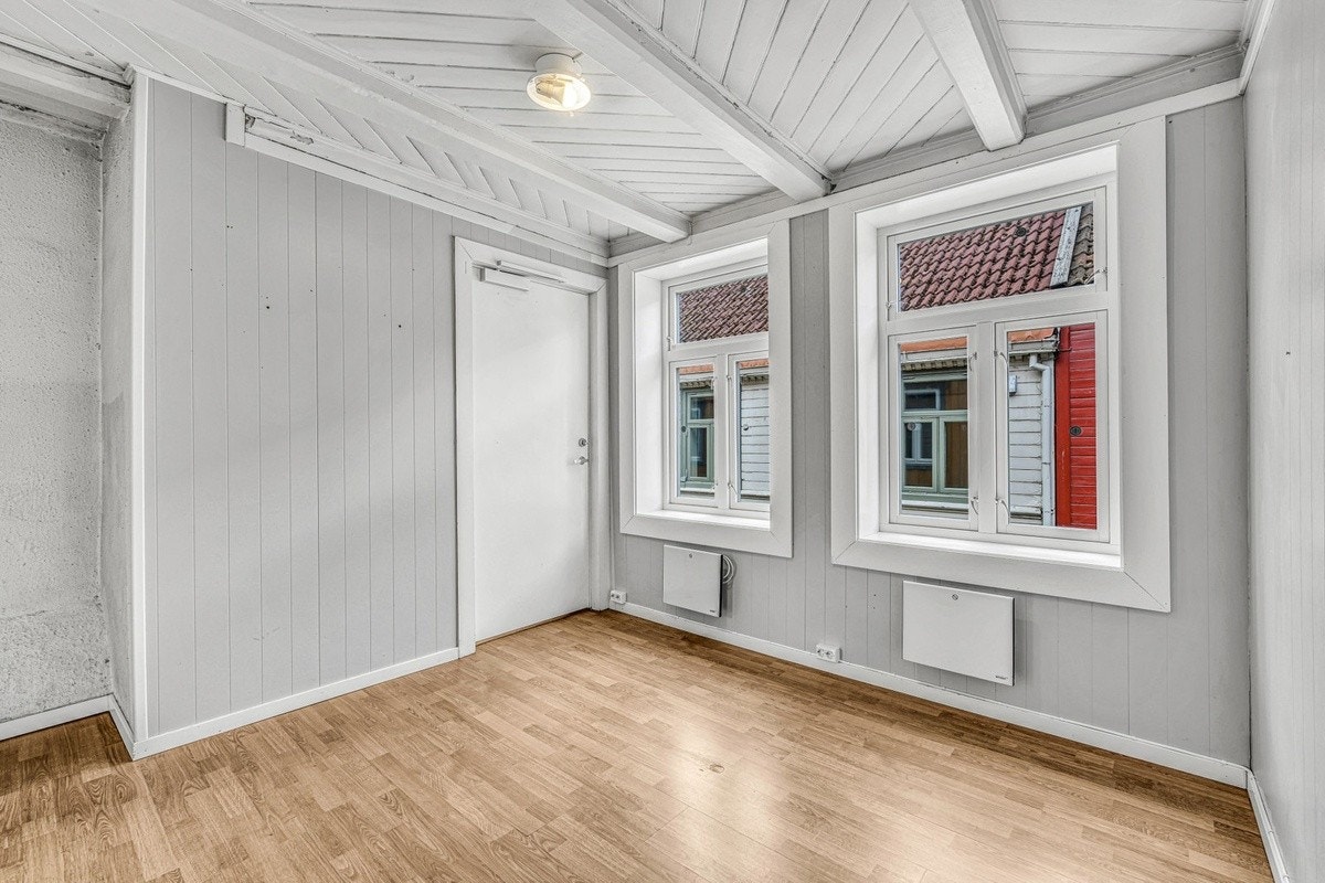 Soverom 3 er romslig med utsikt ned til Willmannsveita Galleribilde