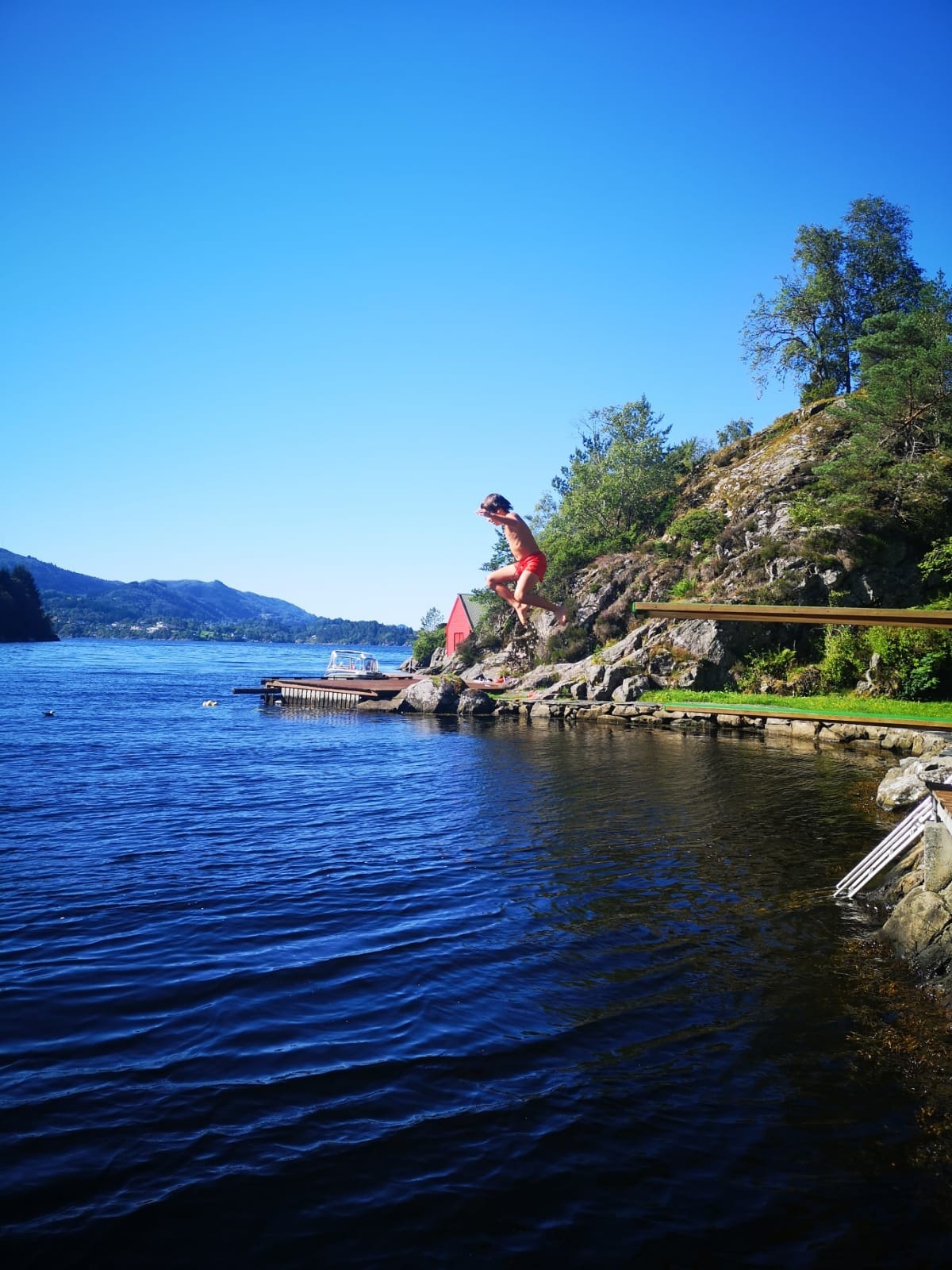 Hjellvikstrand friluftsområde m/ stupebrett og badestrand Galleribilde