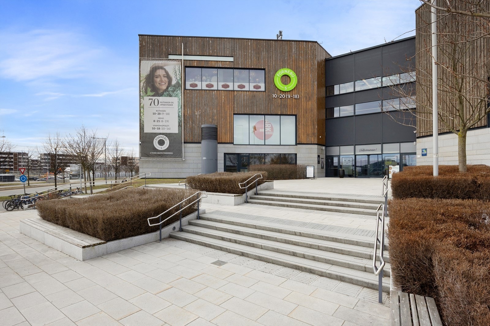 Fornebu S er ett populært handelsenter. Her kan du gå tørrskodd (via garasjen) fra leiligheten Galleribilde