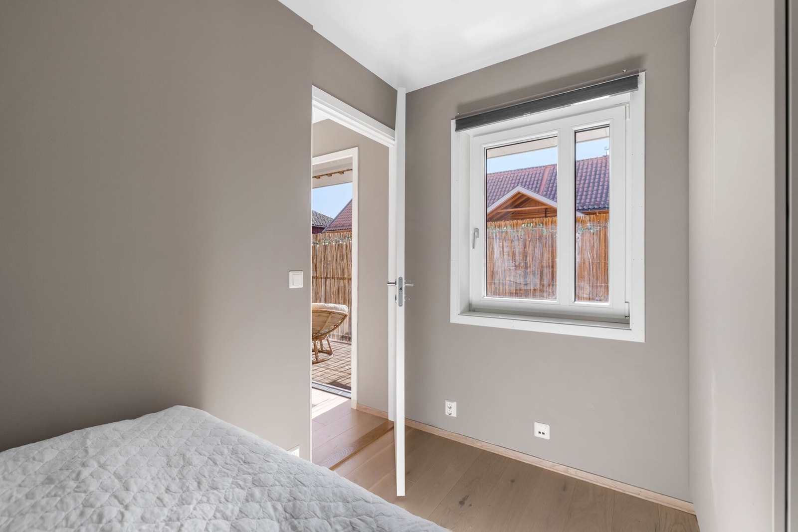 Soverom med plass til dobbeltseng. Galleribilde