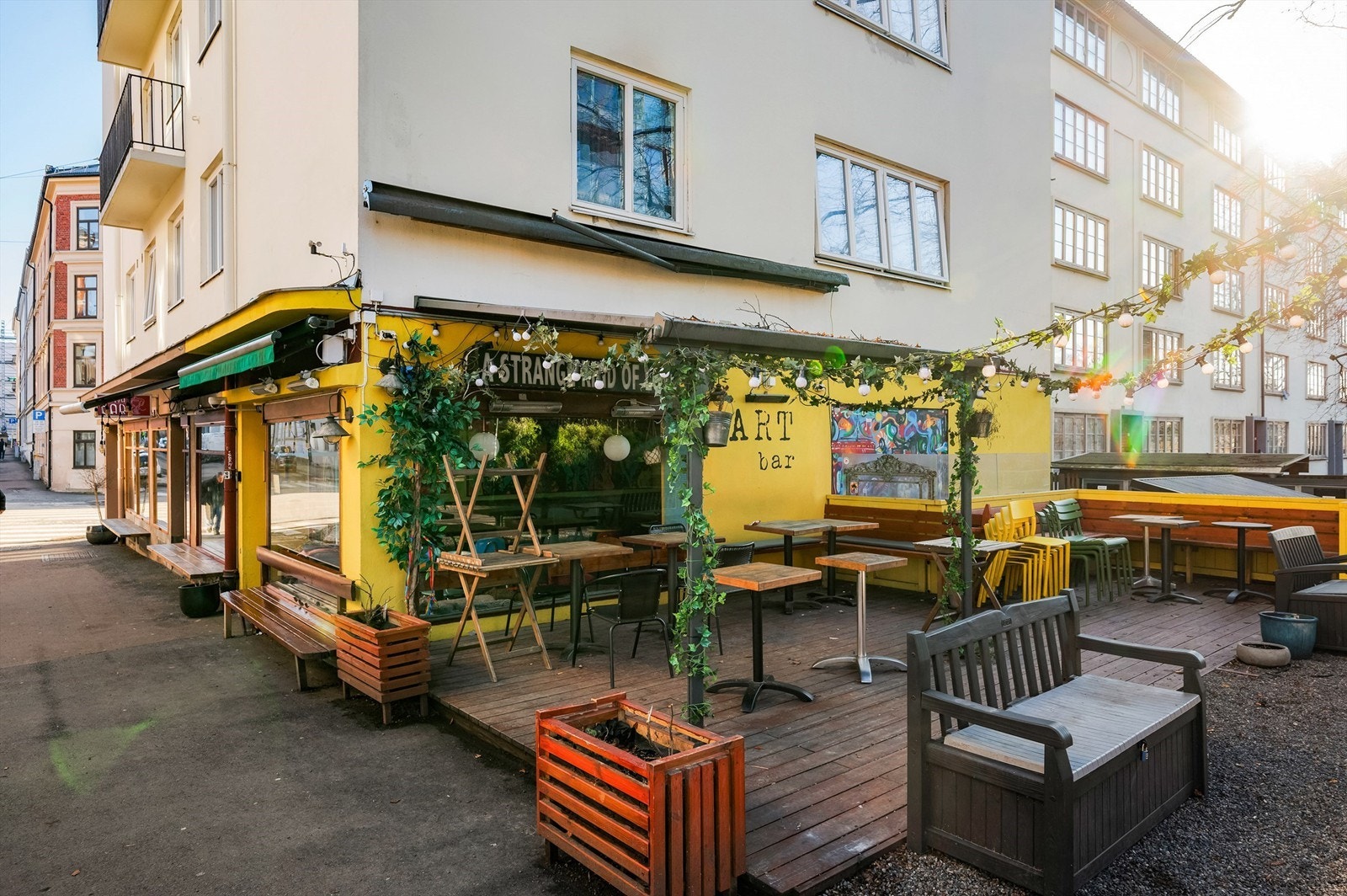 Populære Art Bar, like rundt hjørnet. Galleribilde