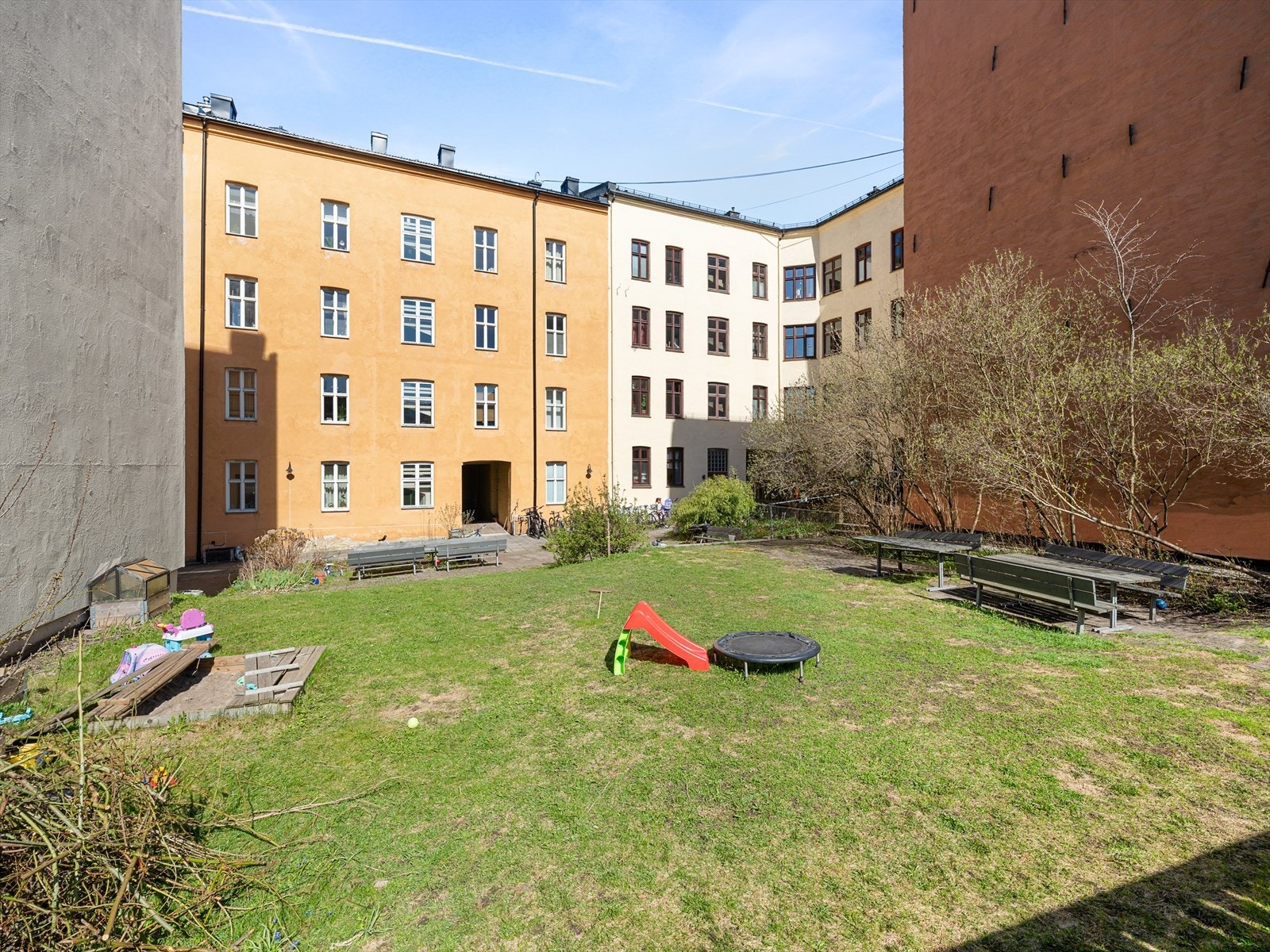 Drømmen om en rolig, men sentral bolig med umiddelbar nærhet til Oslos urbane liv kan nå bli oppfylt. Galleribilde